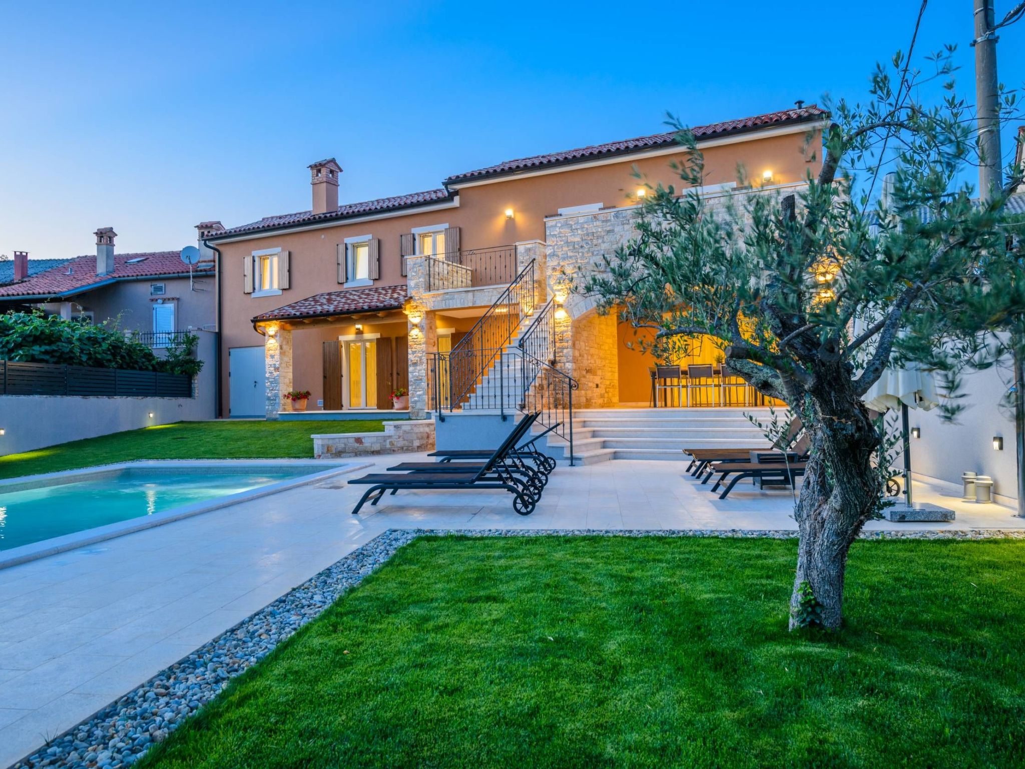 Villa Grande, klimatisiert und mit Pool in Jursici-Binnen