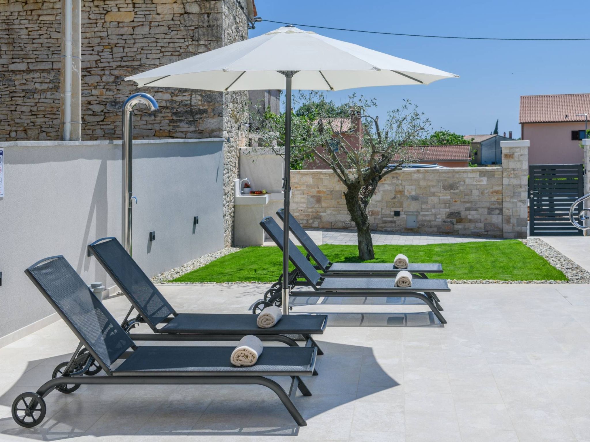 Villa Grande, klimatisiert und mit Pool in Jursici-Binnen