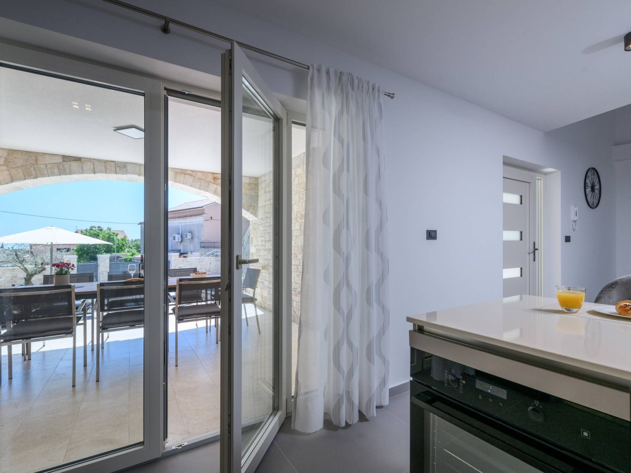 Villa Grande, klimatisiert und mit Pool in Jursici-Binnen