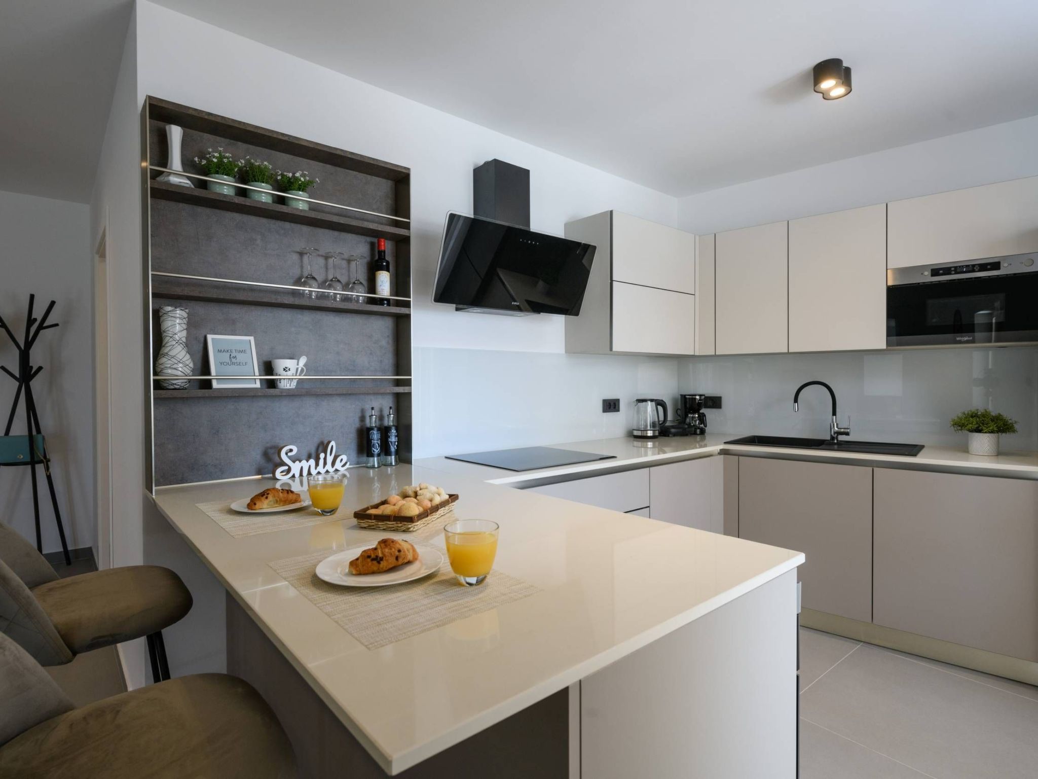 Villa Grande, klimatisiert und mit Pool in Jursici-Binnen