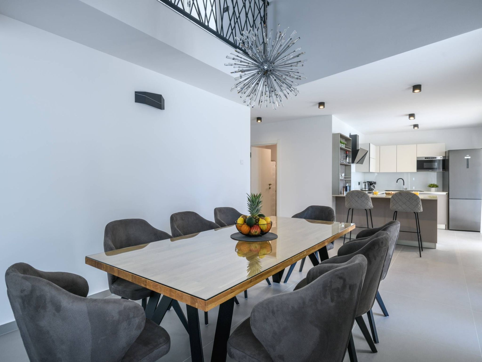 Villa Grande, klimatisiert und mit Pool in Jursici-Binnen