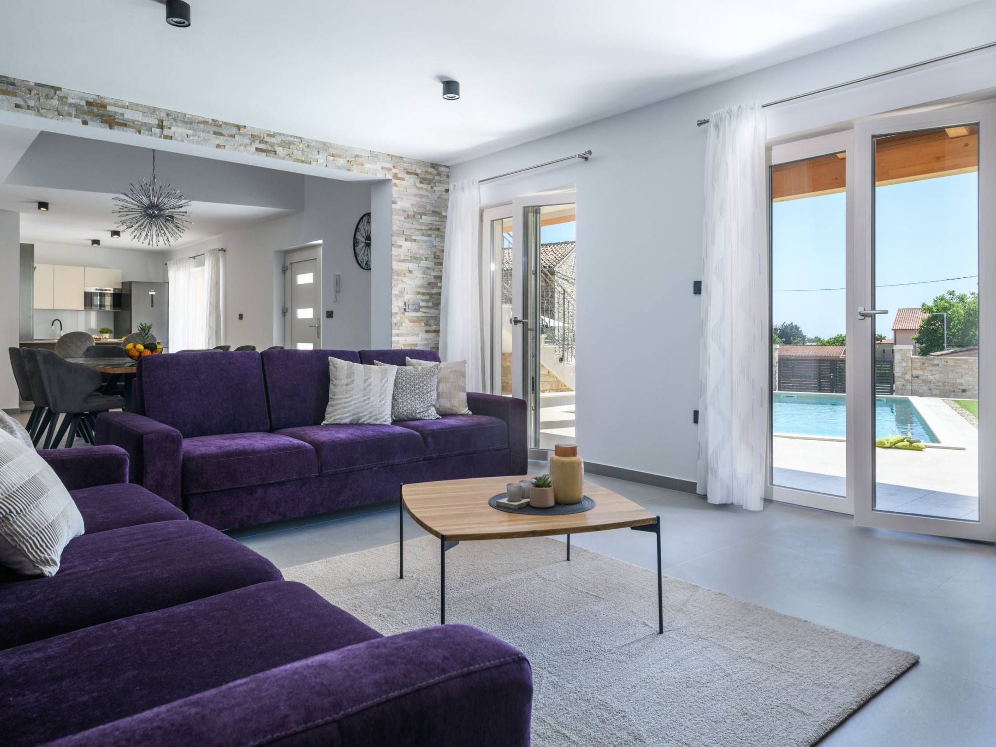 Villa Grande, klimatisiert und mit Pool in Jursici-Binnen