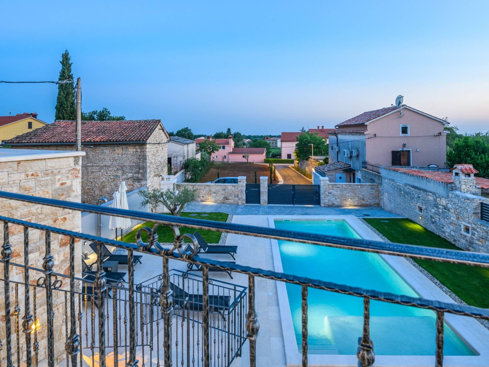 Villa Grande, klimatisiert und mit Pool in Jursici-Binnen