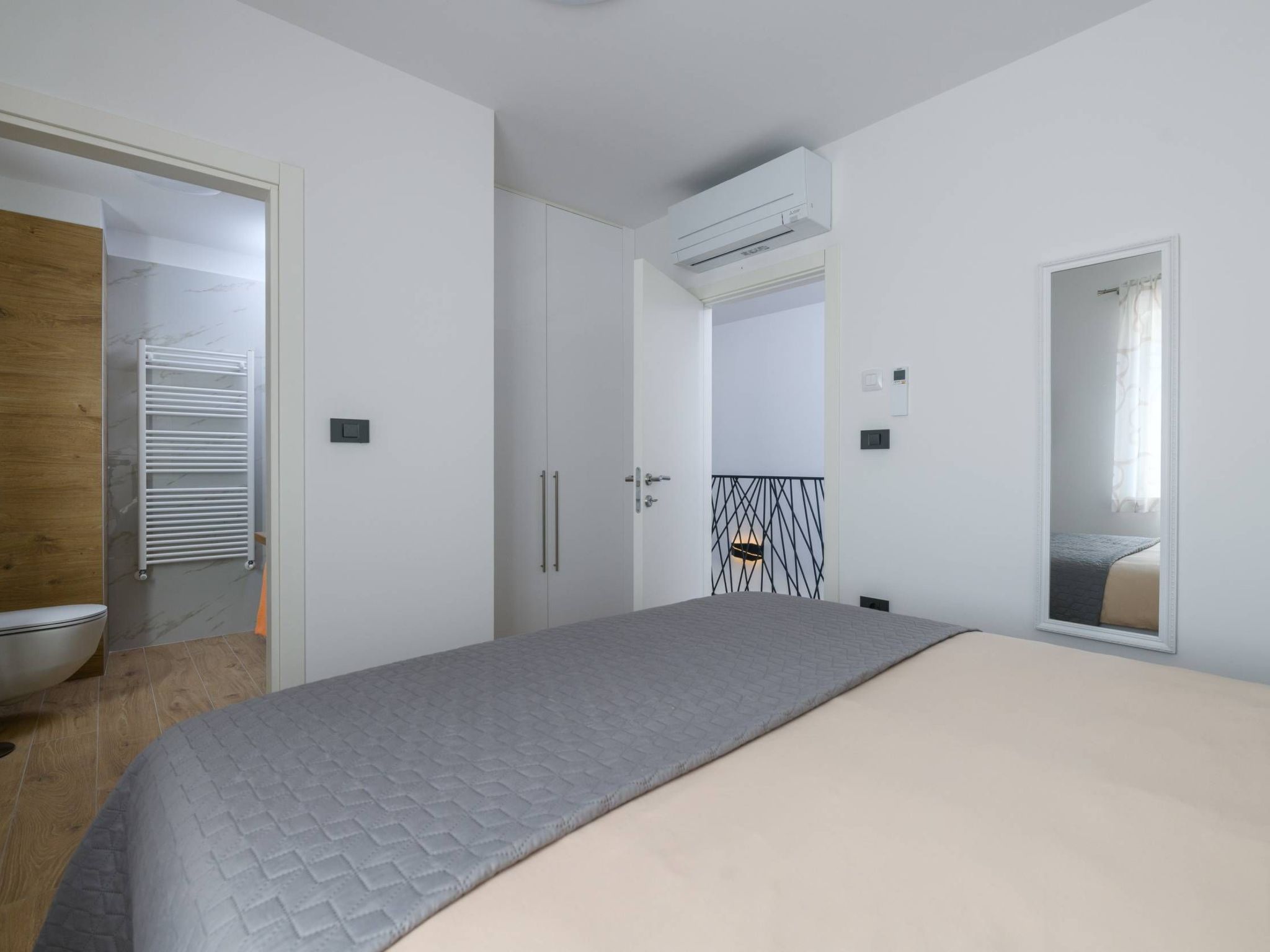 Villa Grande, klimatisiert und mit Pool in Jursici-Binnen