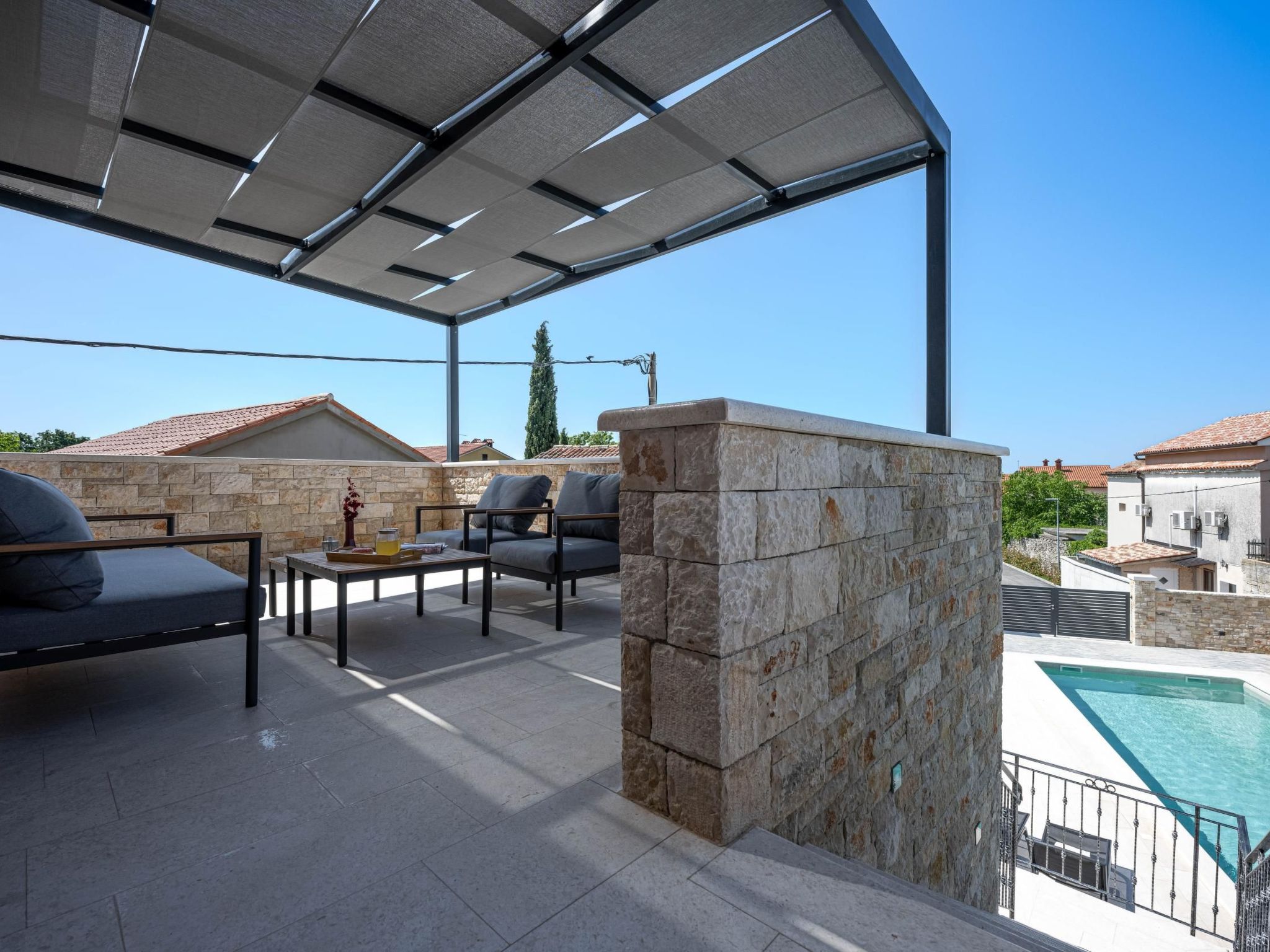 Villa Grande, klimatisiert und mit Pool in Jursici-Binnen