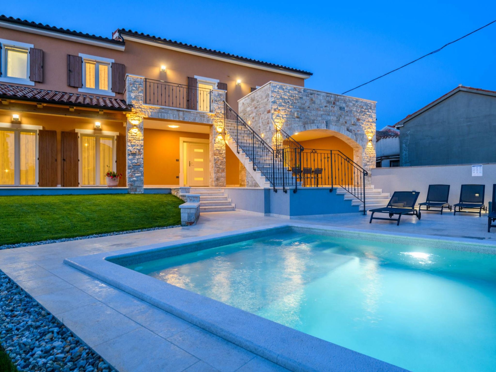 Villa Grande, klimatisiert und mit Pool in Jursici-Binnen