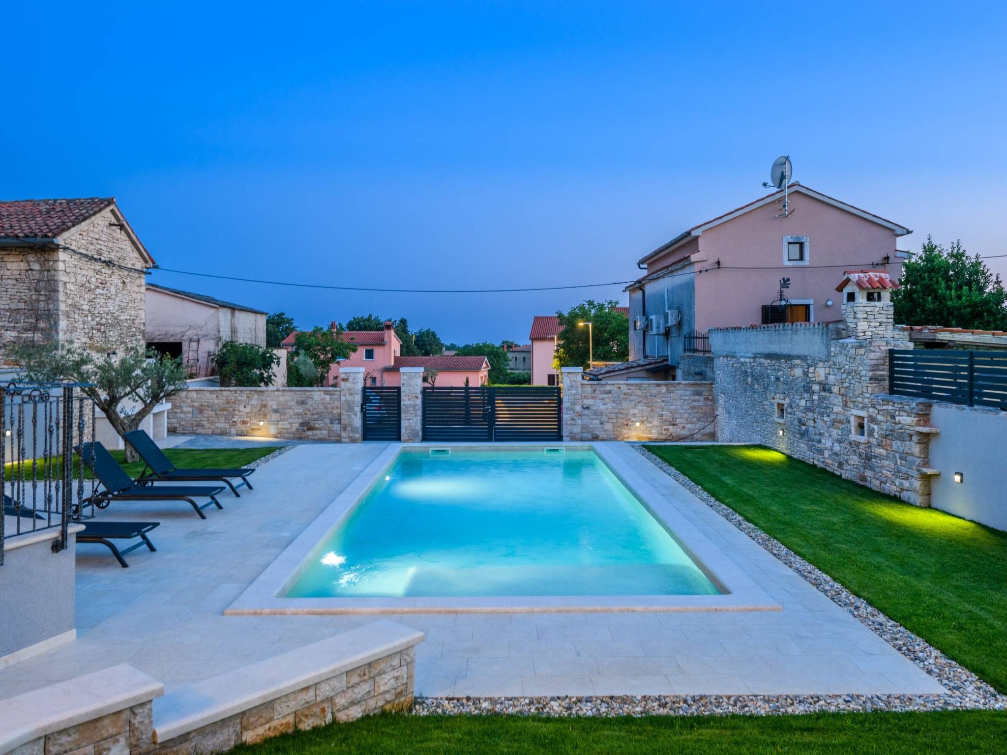 Villa Grande, klimatisiert und mit Pool in Jursici-Binnen