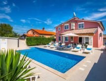 Villa Nicole: Ruim familieparadijs met privézwembad bij Bokordići - thumbnail 1