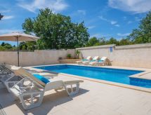 Villa Nicole: Ruim familieparadijs met privézwembad bij Bokordići - thumbnail 6