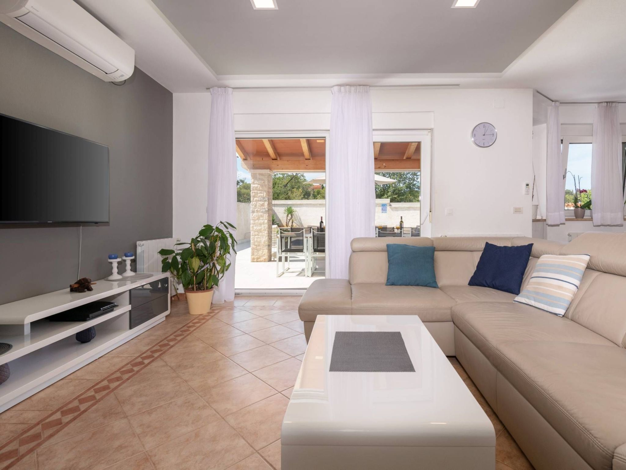 Family villa Nicole-Image-tags.info