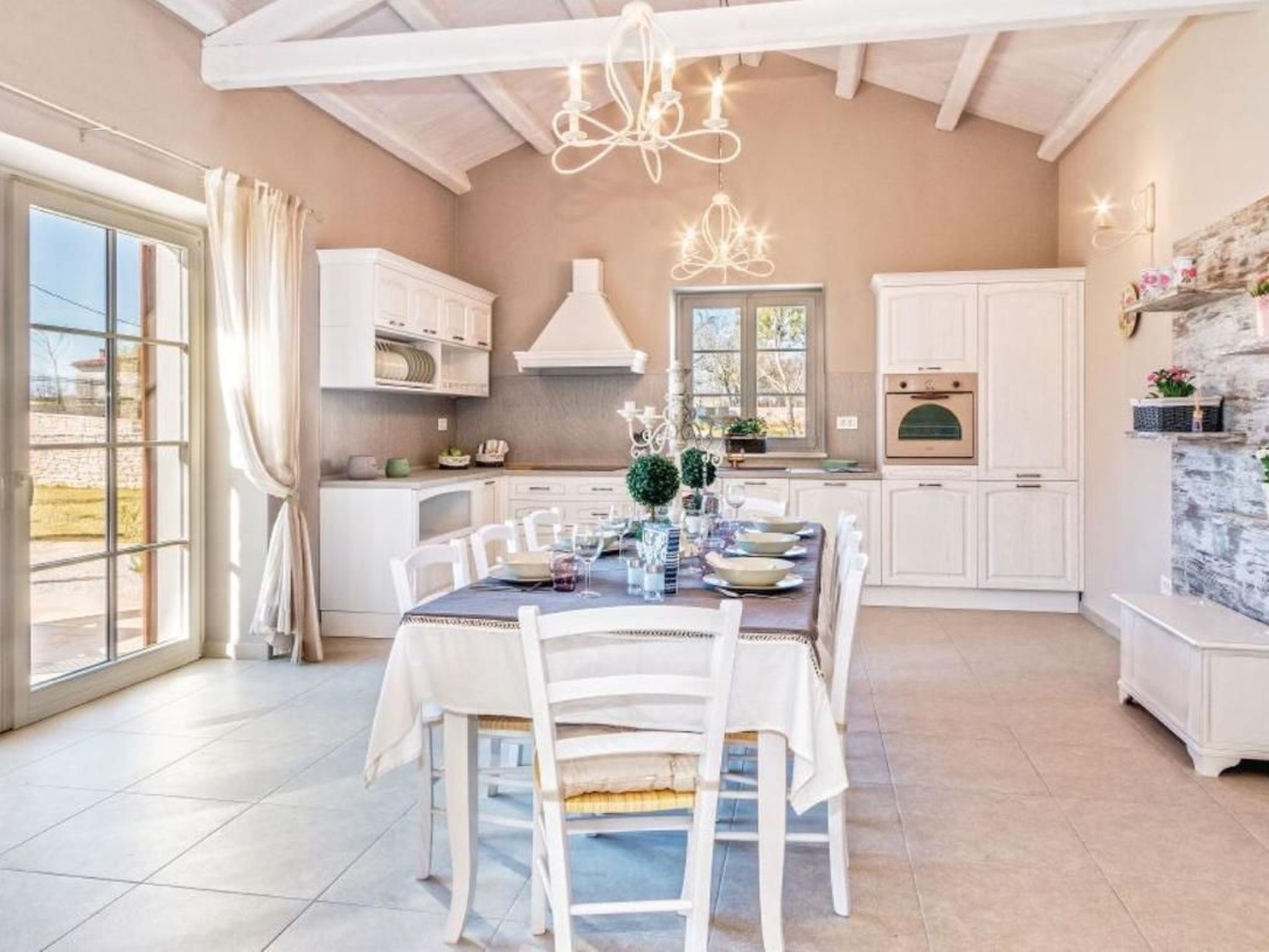 Mit Whirlpool und Sauna-Binnen