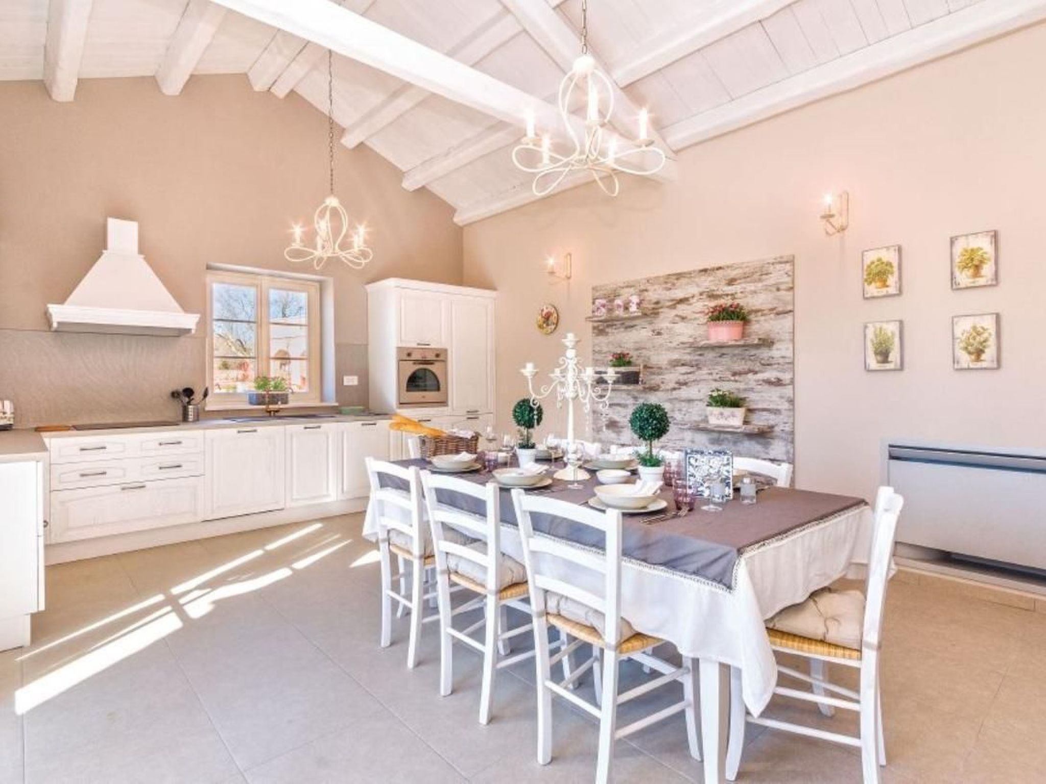 Mit Whirlpool und Sauna-Binnen