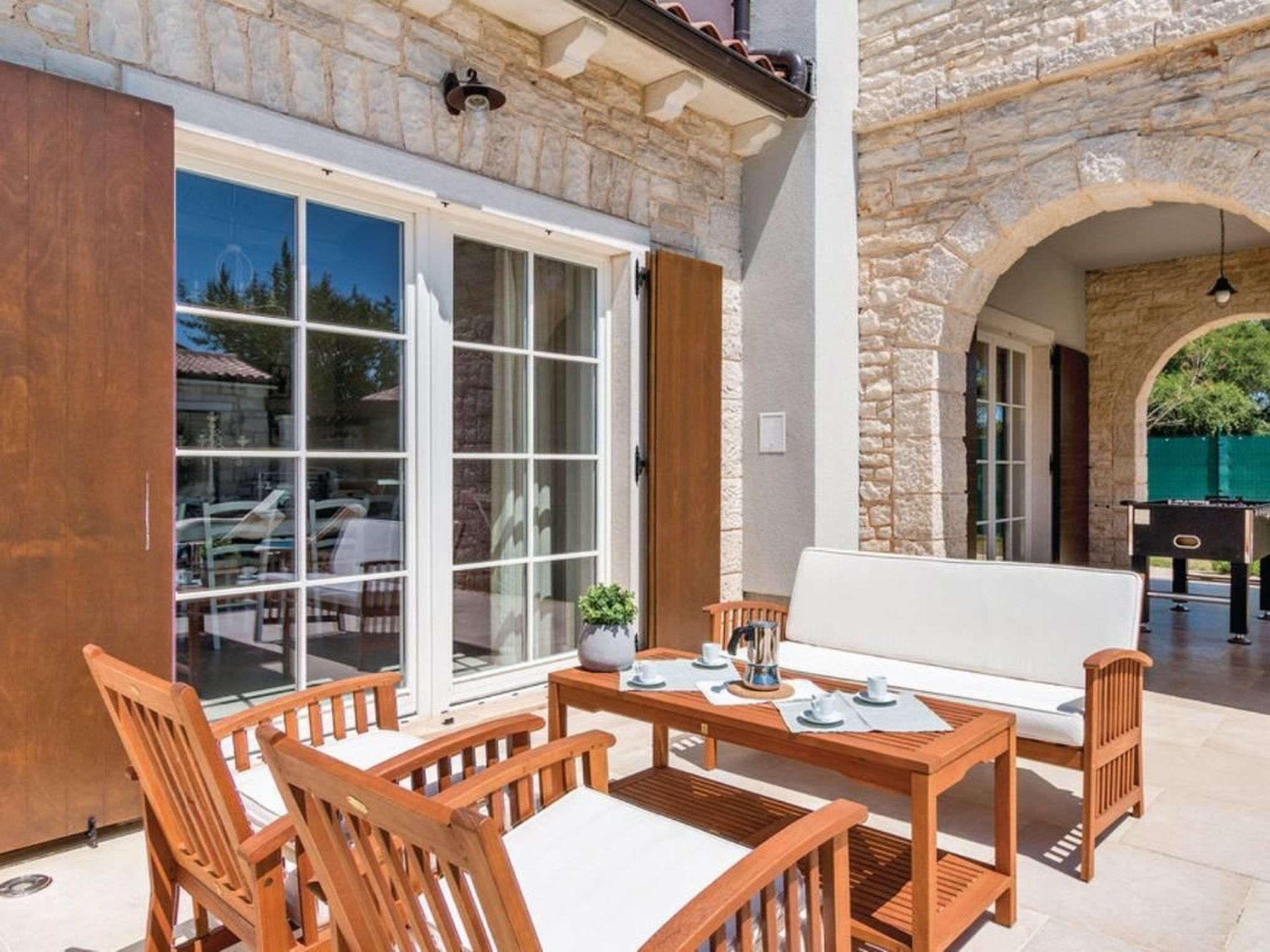 Mit Whirlpool und Sauna-Binnen