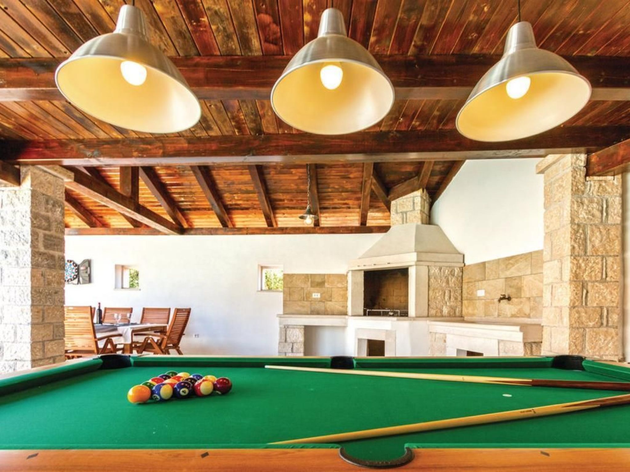 Mit Whirlpool und Sauna-Binnen