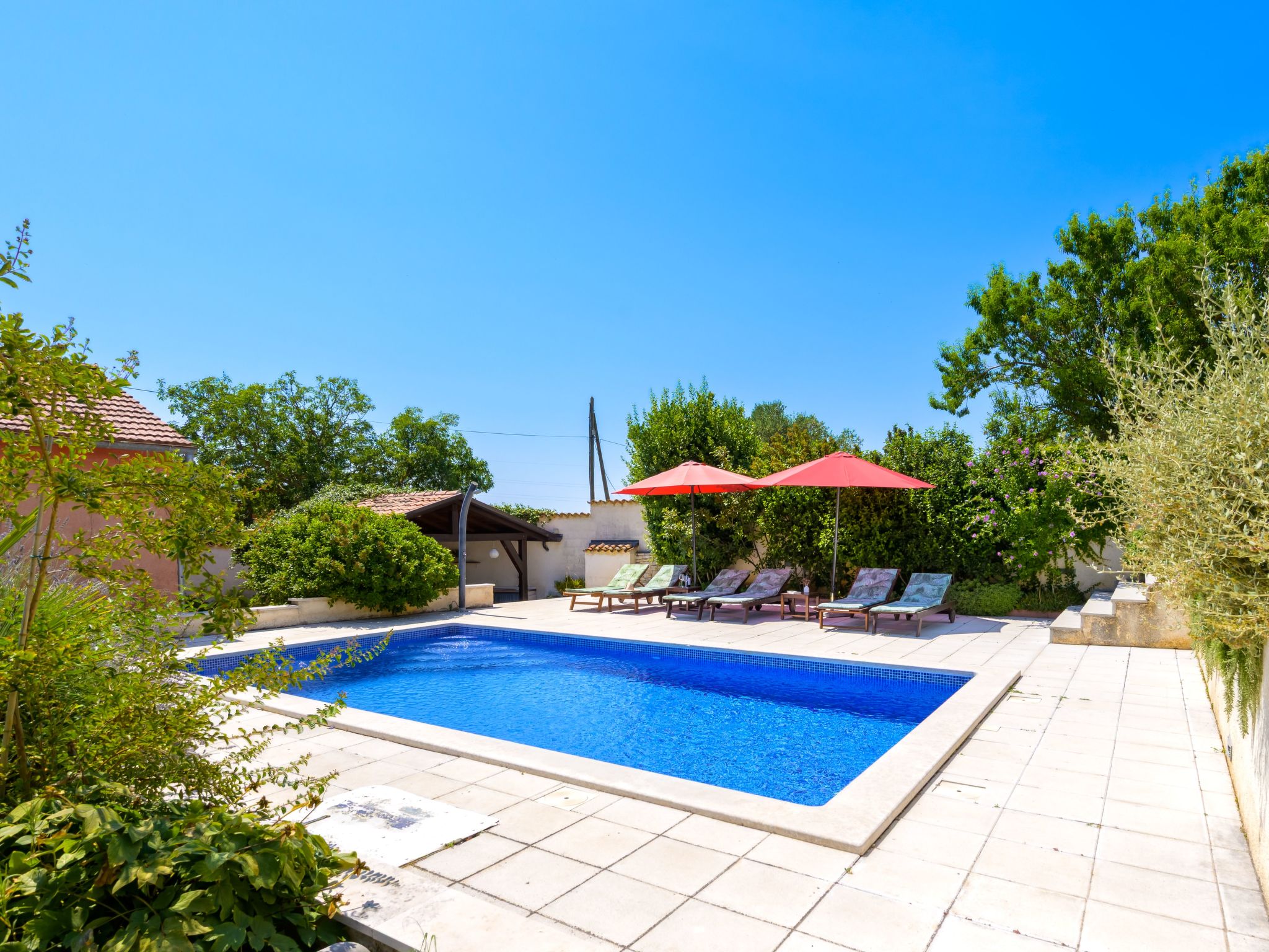 Sabina mit zwei Ferienwohnung und Pool - Image-tags.info