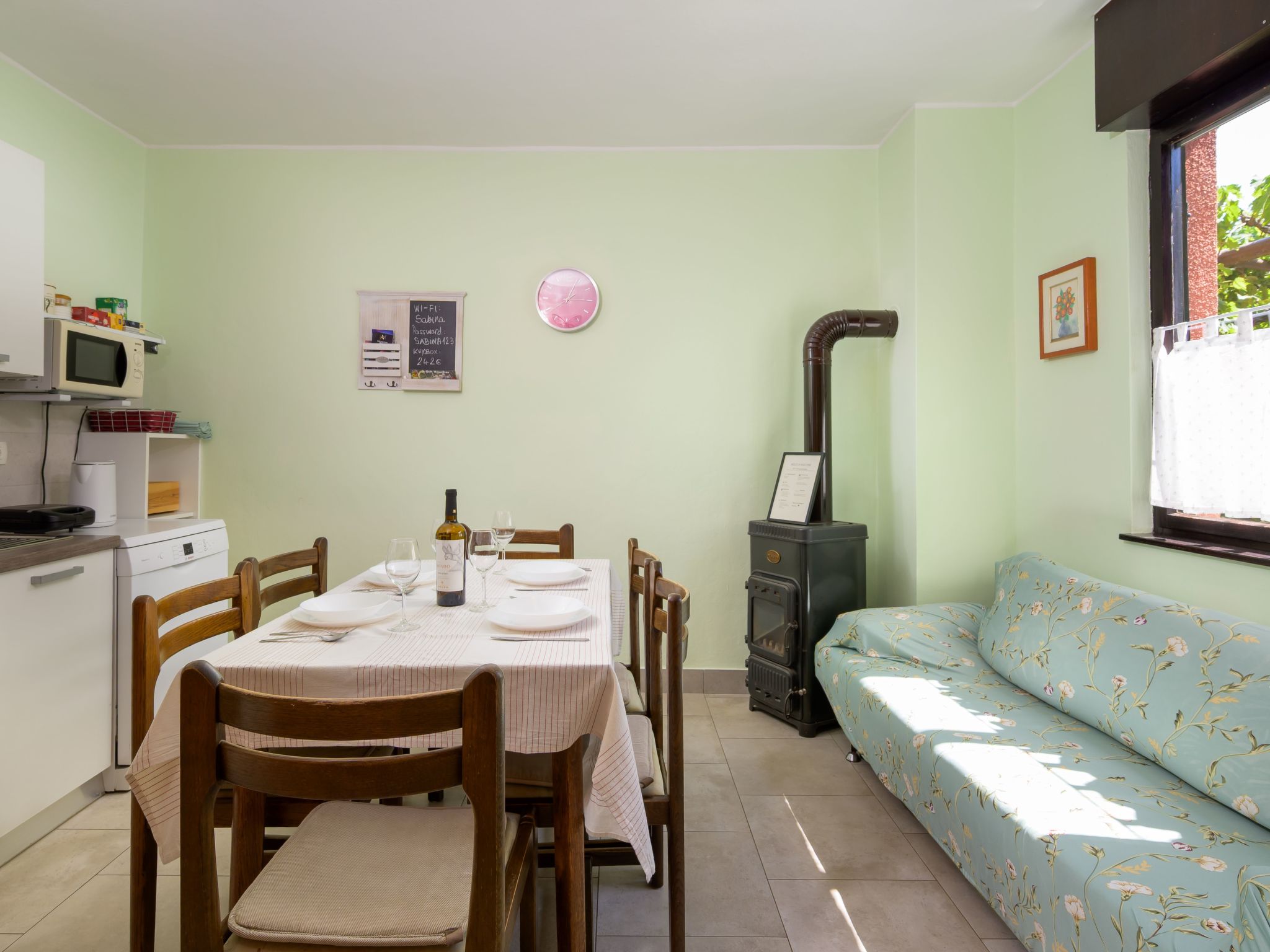 Sabina mit zwei Ferienwohnung und Pool - Image-tags.info