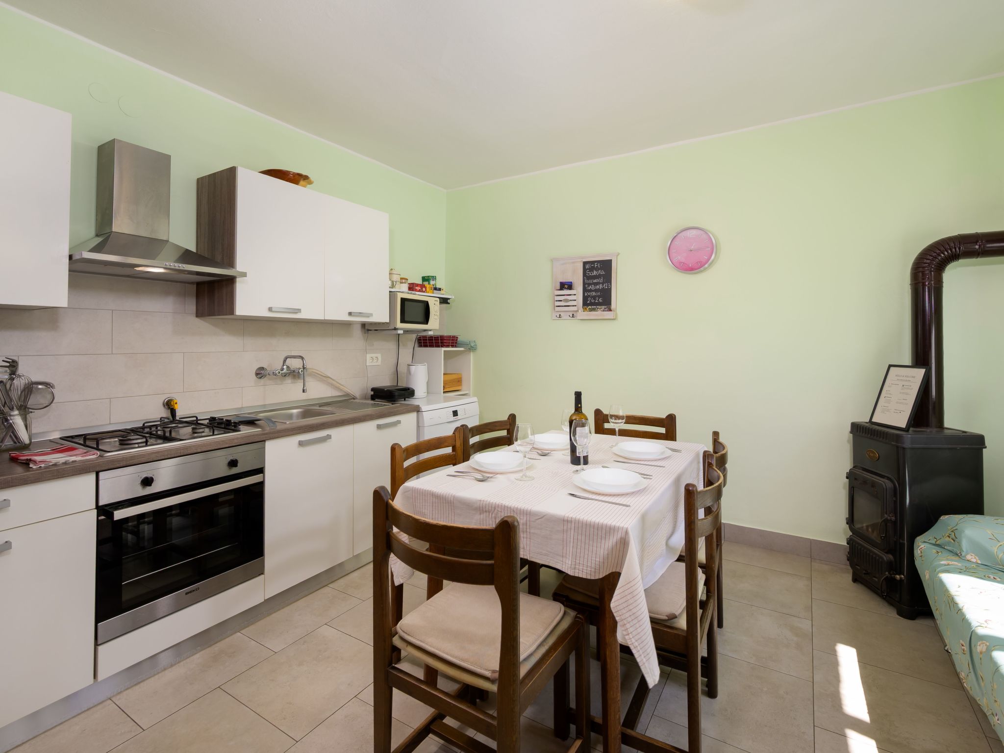 Sabina mit zwei Ferienwohnung und Pool - Image-tags.info