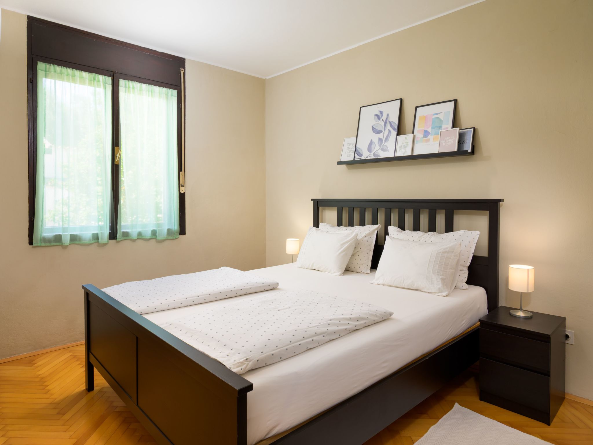 Sabina mit zwei Ferienwohnung und Pool - Image-tags.info