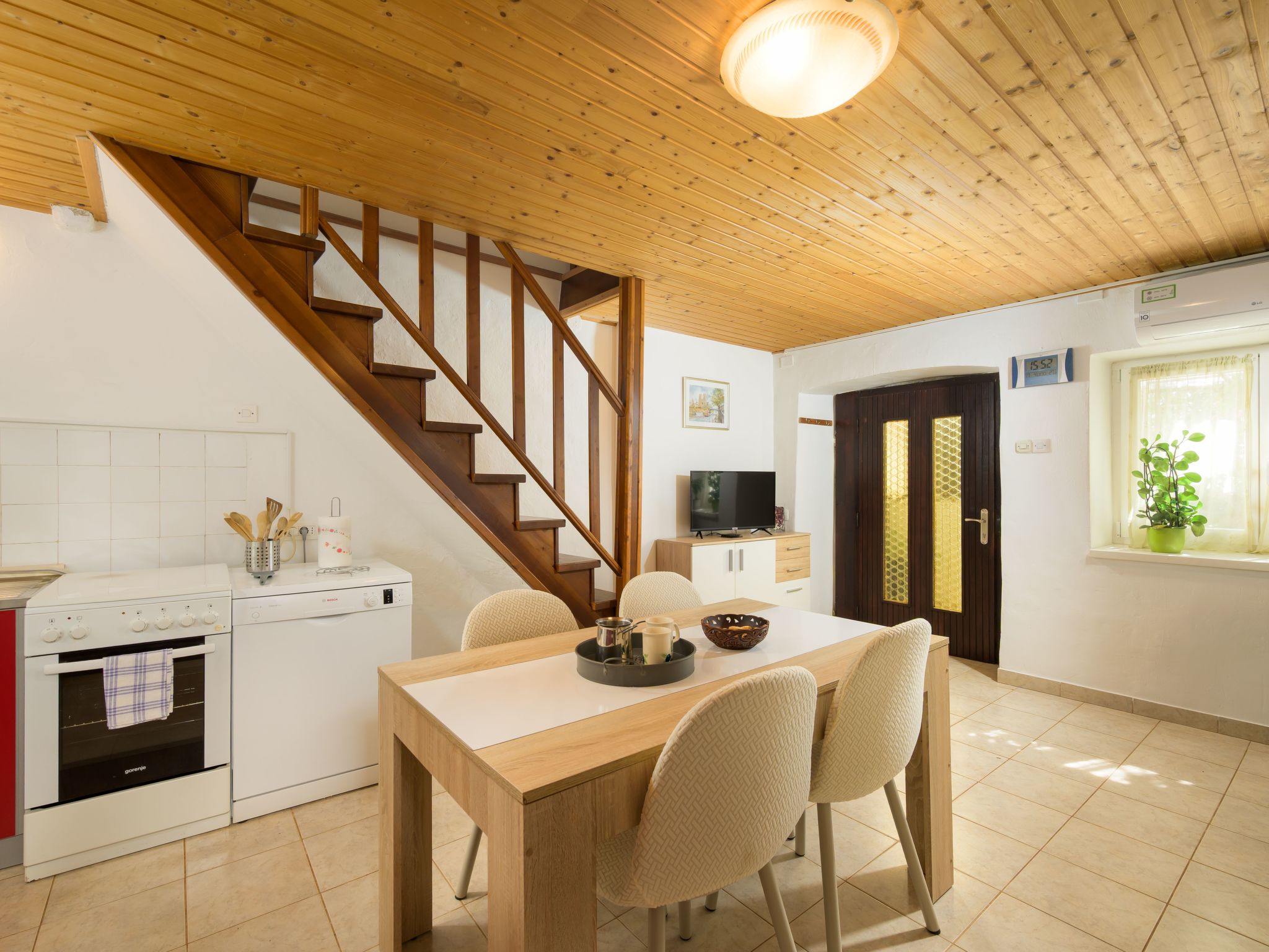 Sabina mit zwei Ferienwohnung und Pool - Image-tags.info