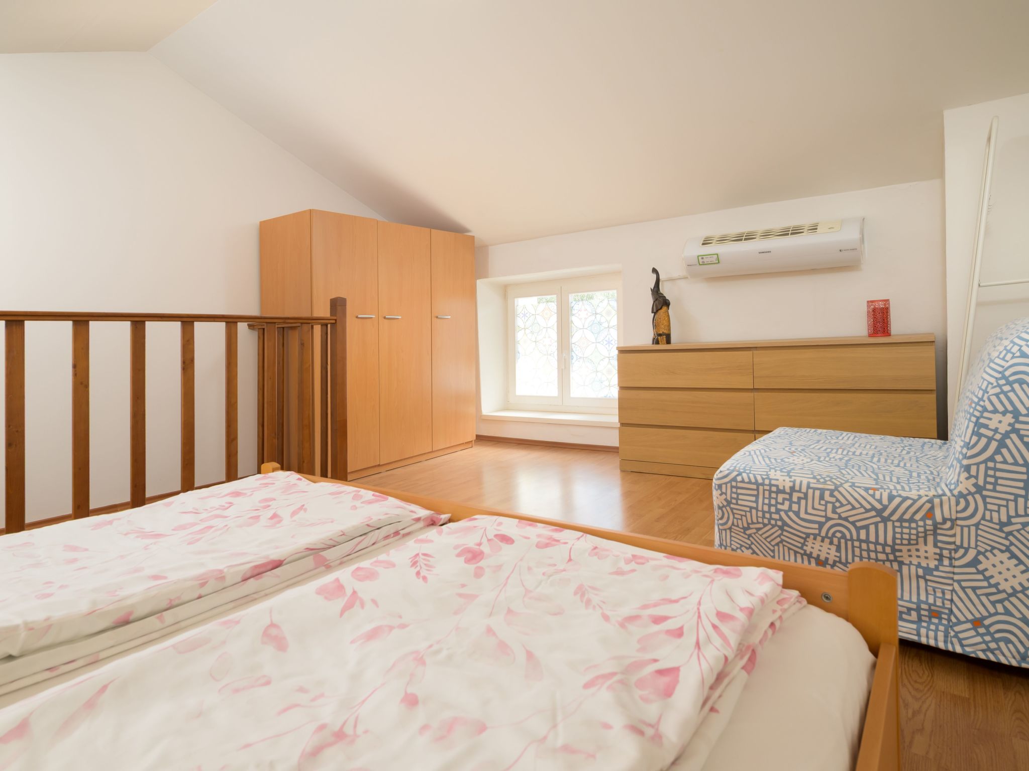Sabina mit zwei Ferienwohnung und Pool - Image-tags.info