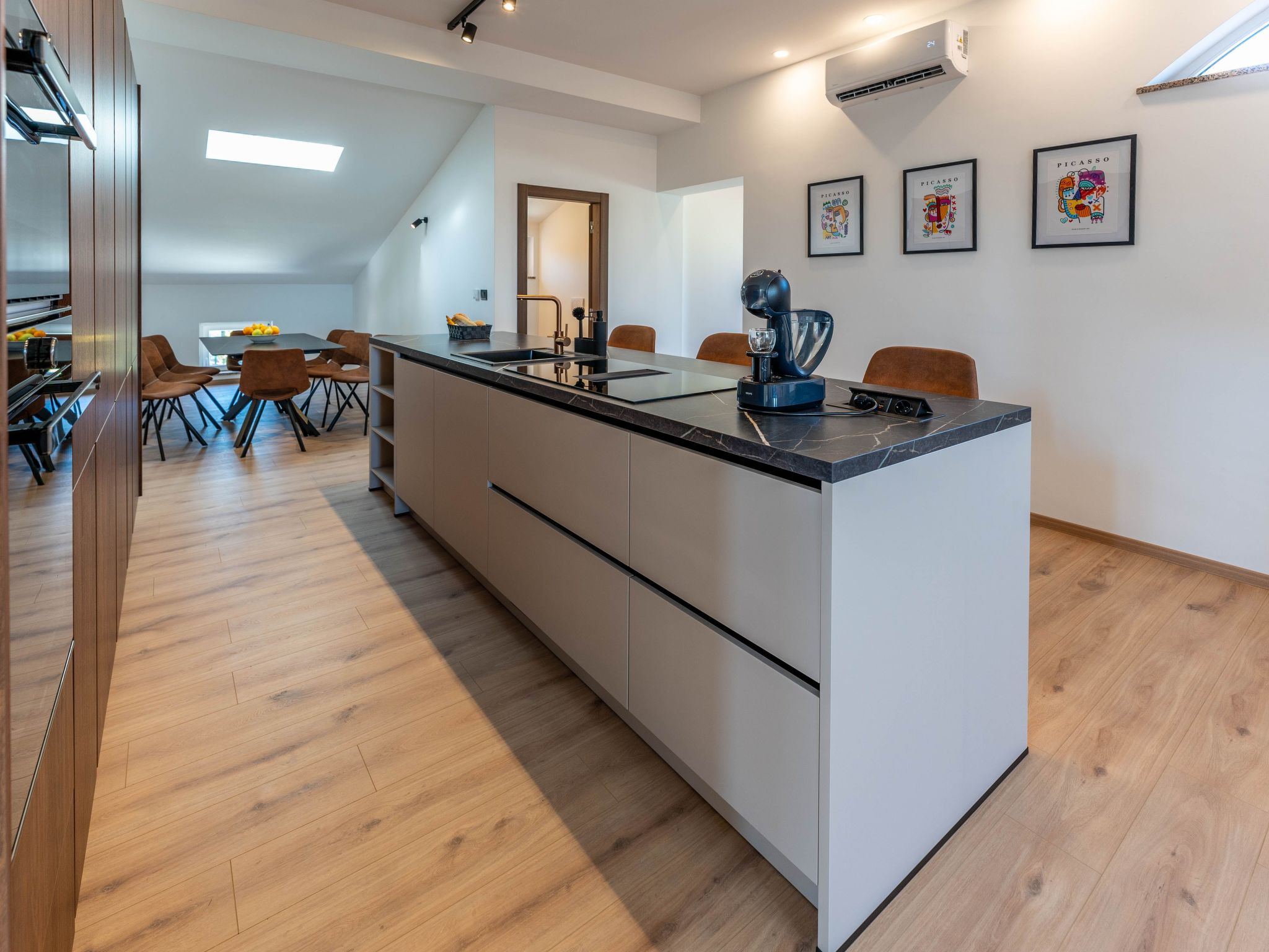 In Pula mit privatem Pool-Drinnen