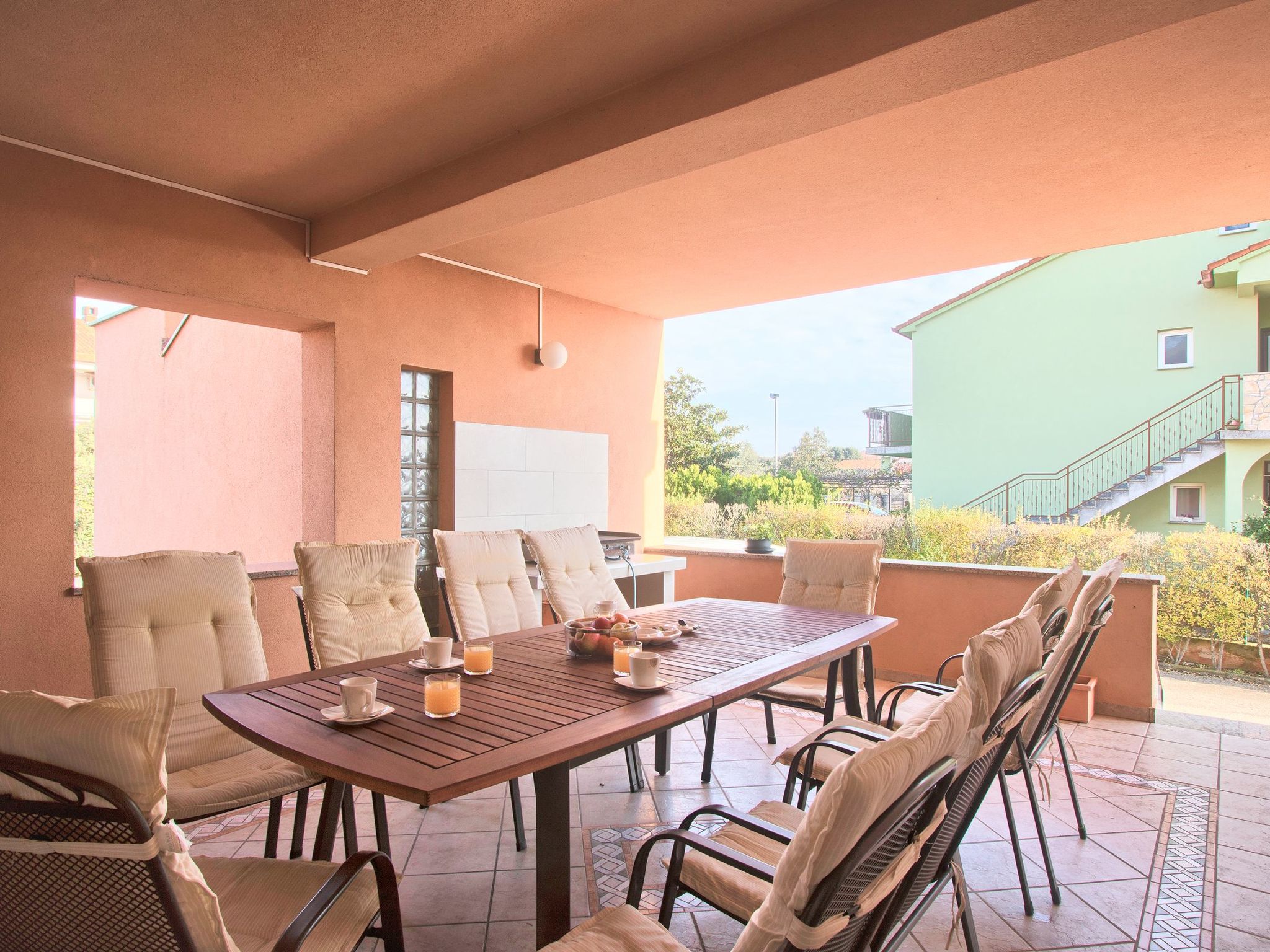 In Pula mit privatem Pool-Drinnen