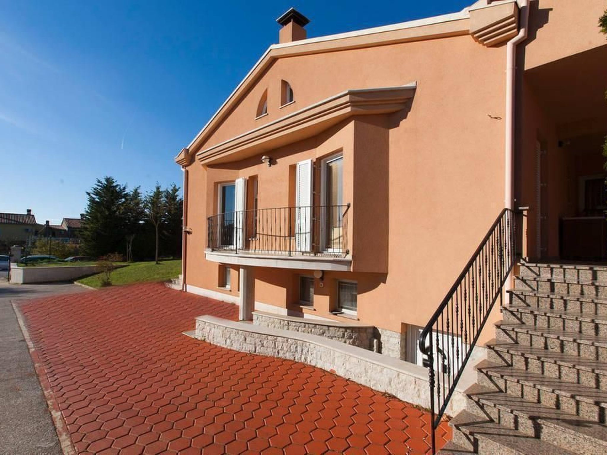 In Pula mit privatem Pool-Drinnen