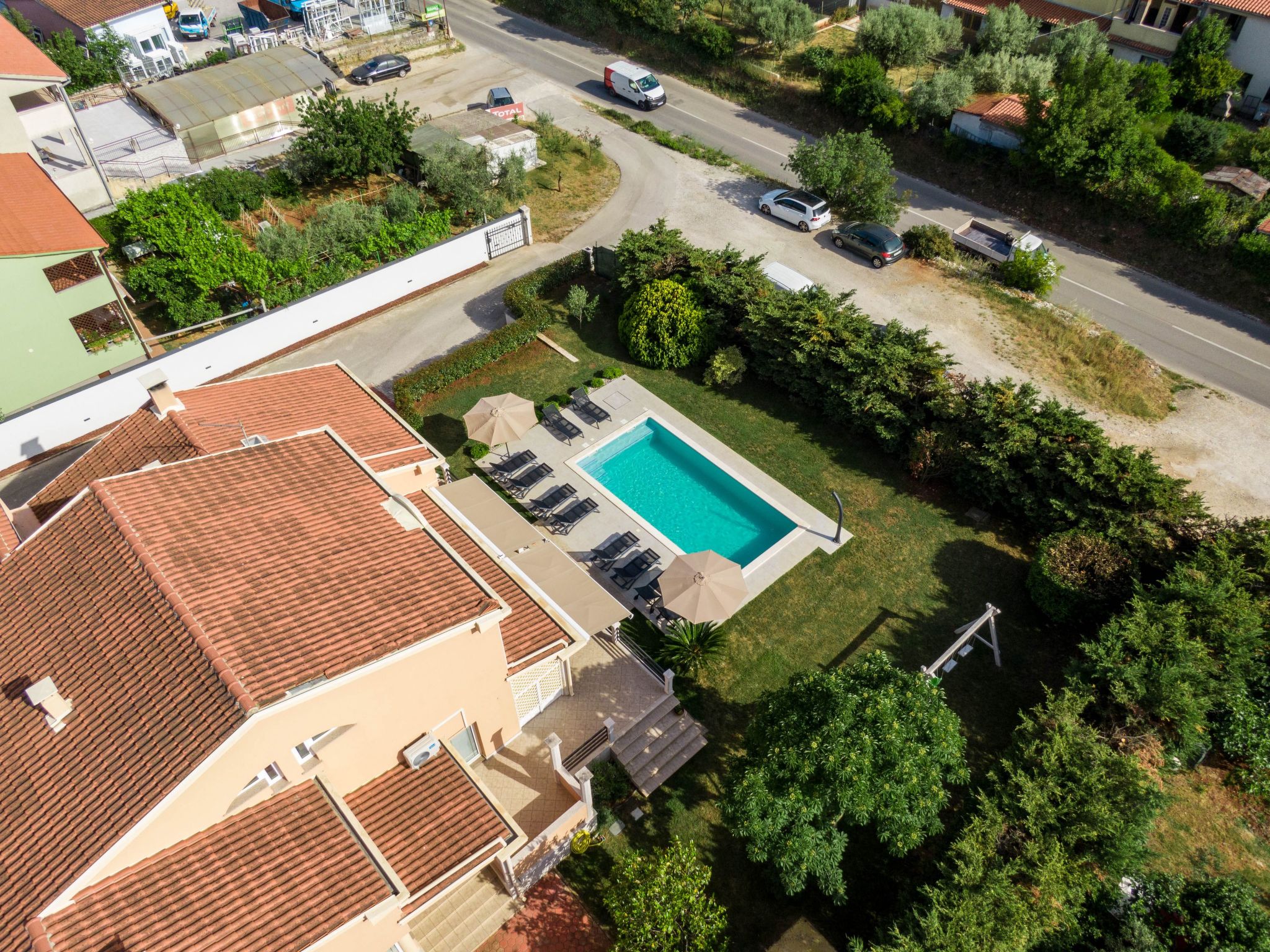 In Pula mit privatem Pool-Drinnen