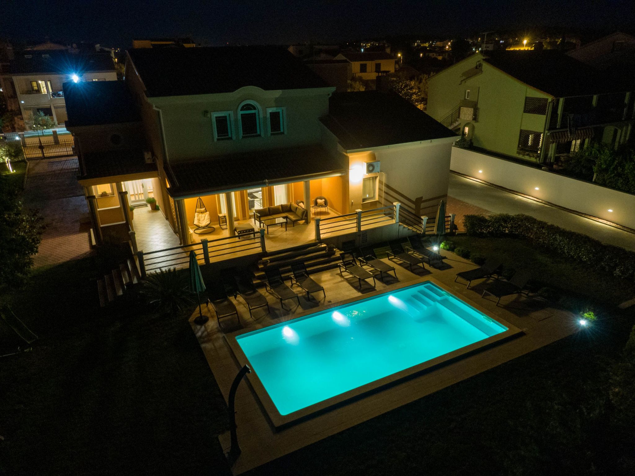 In Pula mit privatem Pool-Drinnen