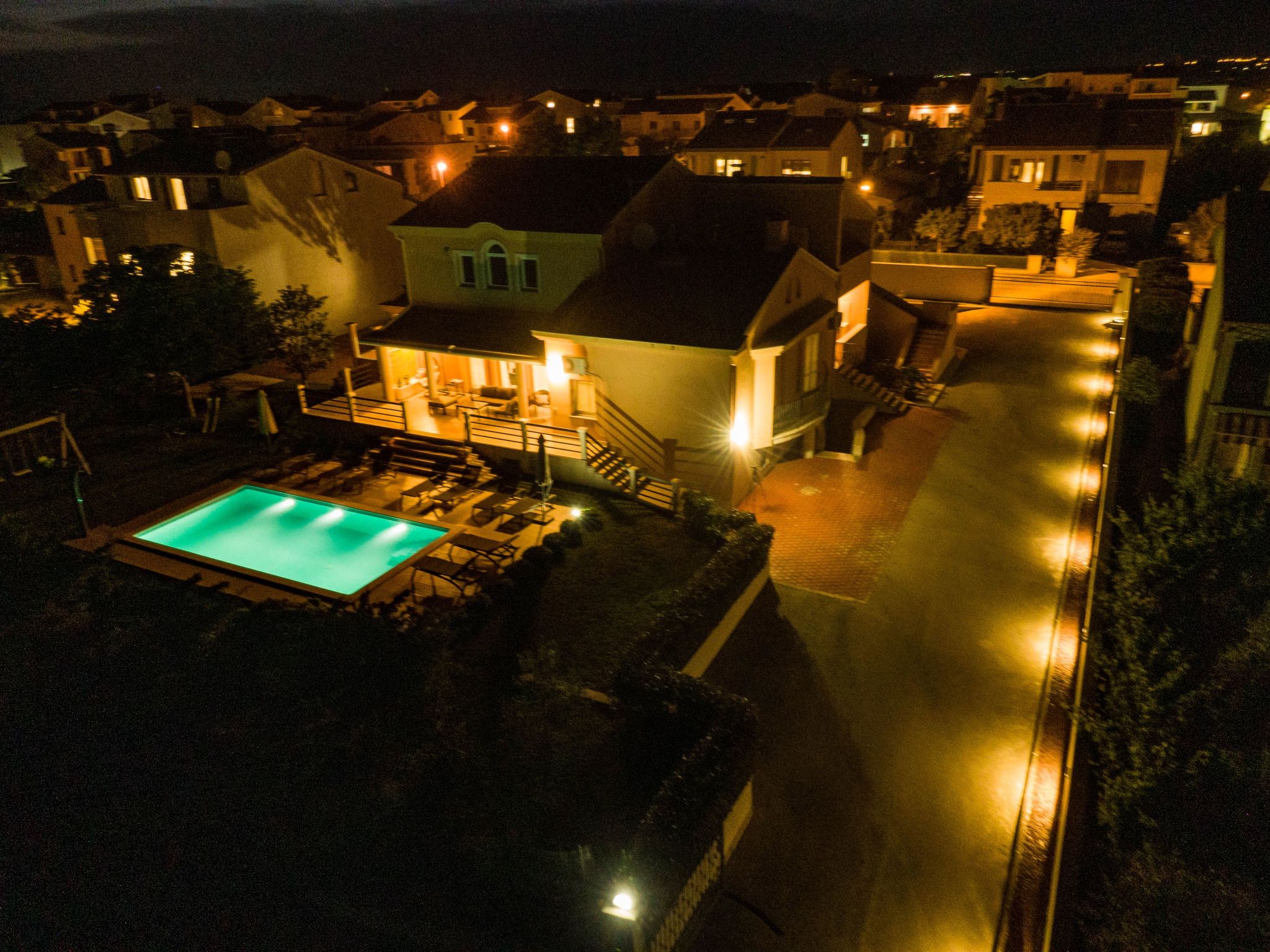 In Pula mit privatem Pool-Drinnen