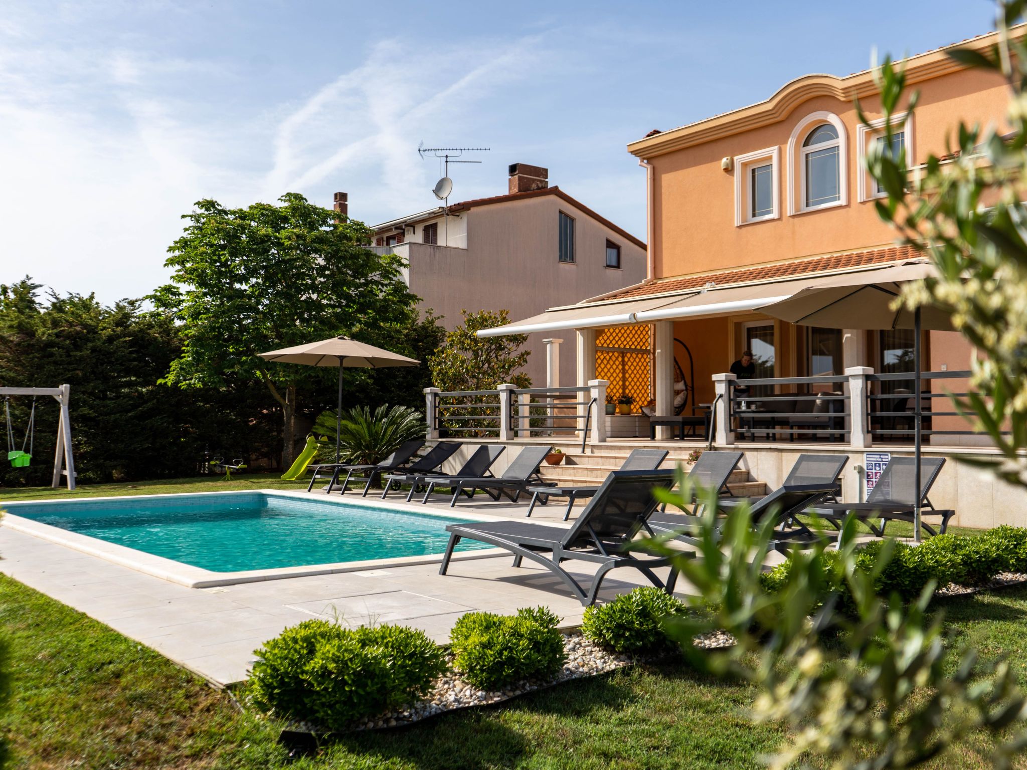 In Pula mit privatem Pool-Drinnen