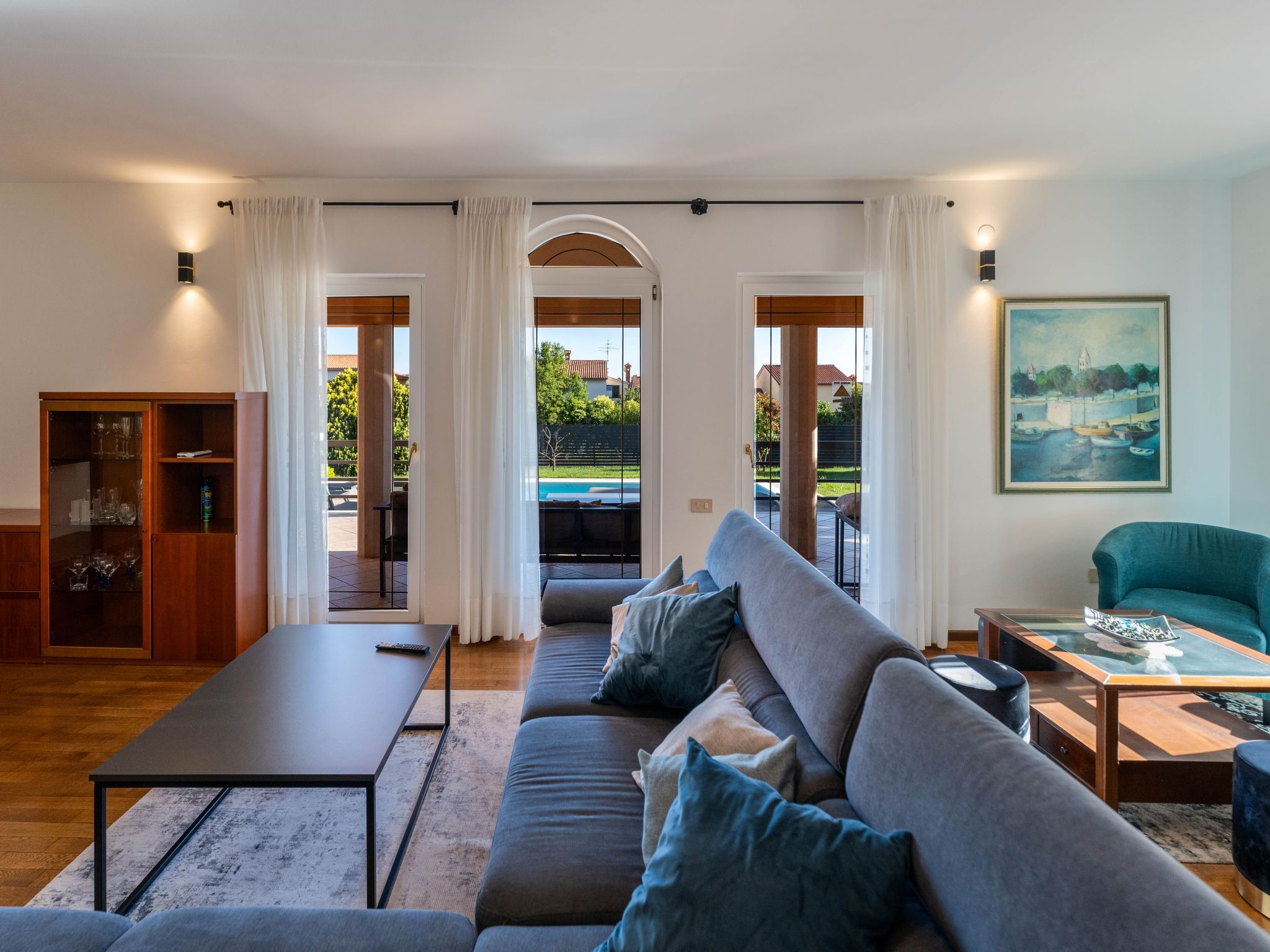 In Pula mit privatem Pool-Drinnen