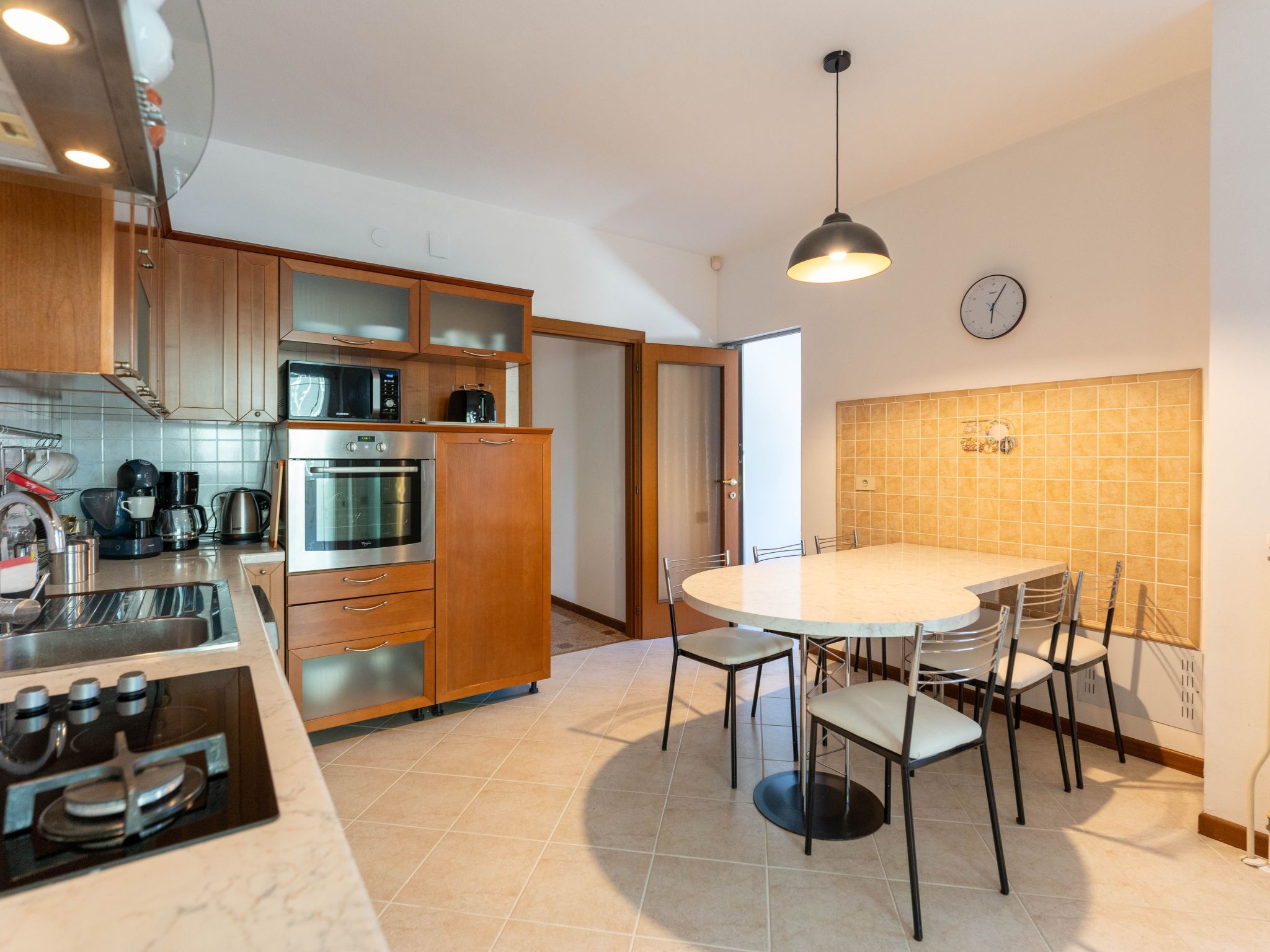 In Pula mit privatem Pool-Drinnen