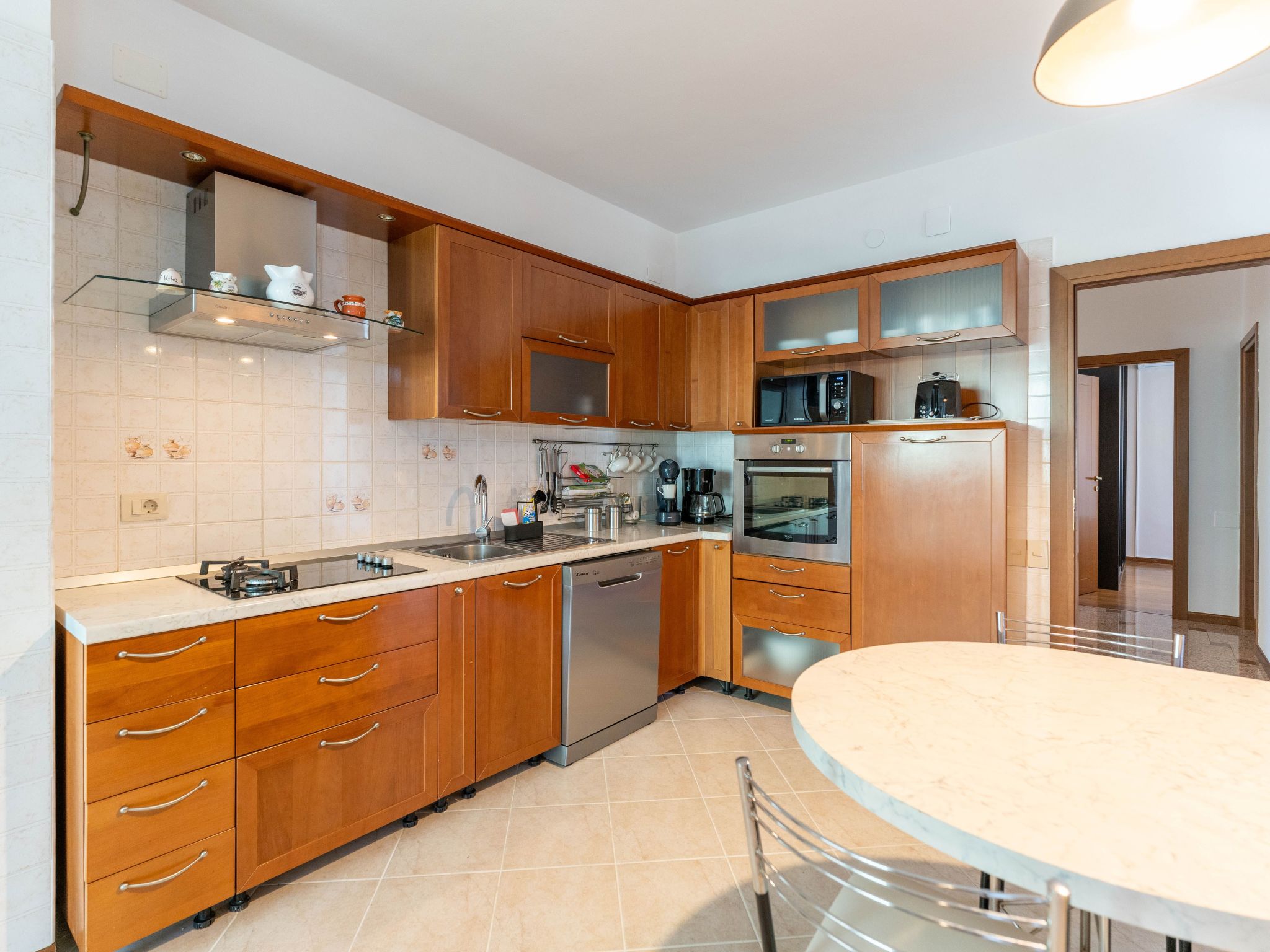 In Pula mit privatem Pool-Drinnen