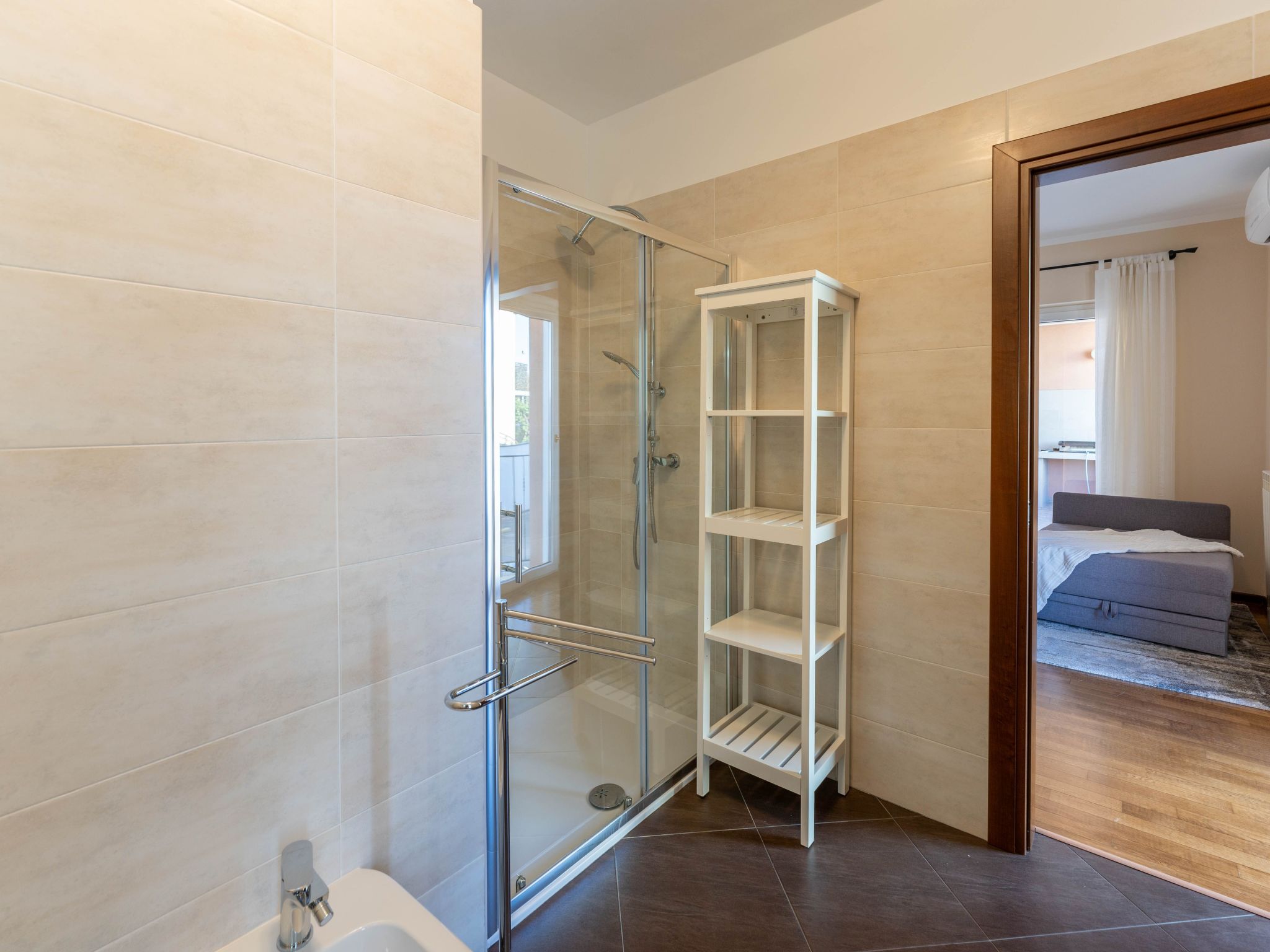 In Pula mit privatem Pool-Drinnen