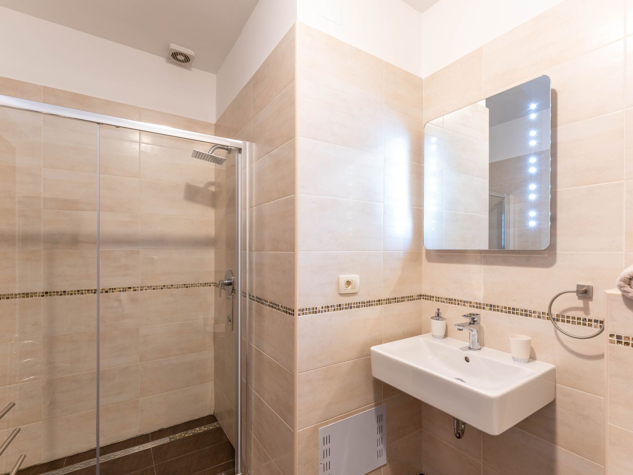 In Pula mit privatem Pool-Drinnen