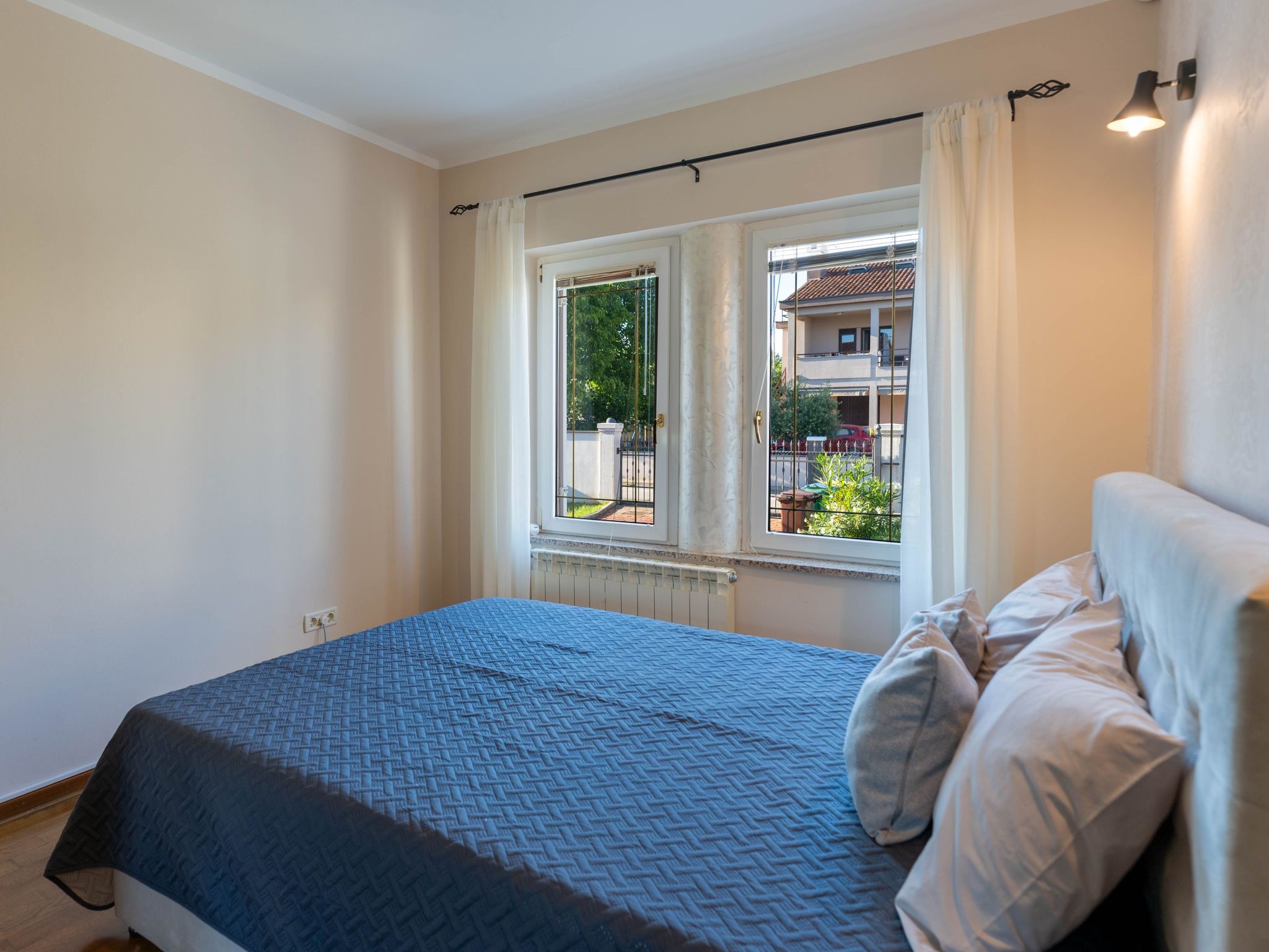 In Pula mit privatem Pool-Drinnen