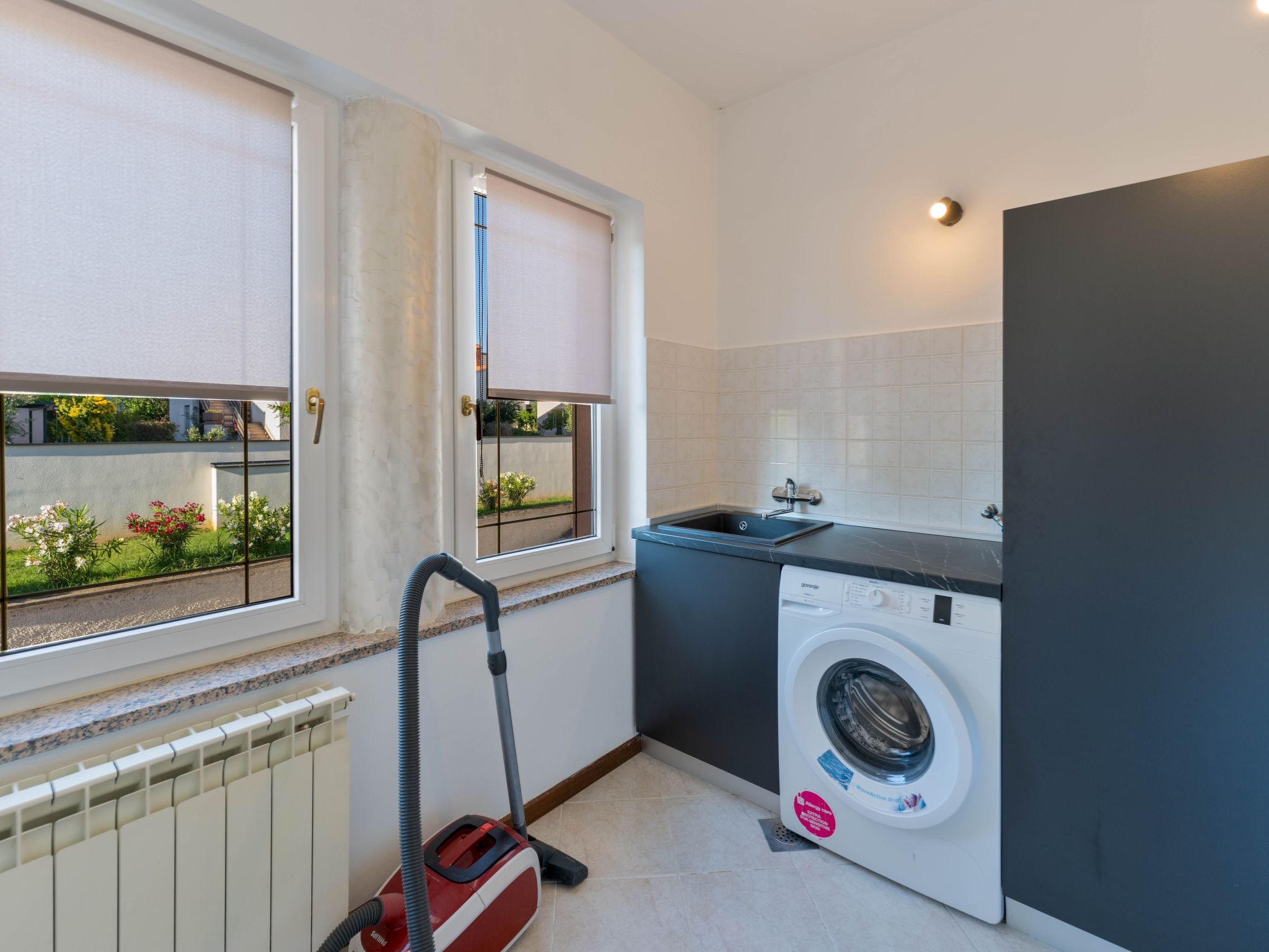 In Pula mit privatem Pool-Drinnen