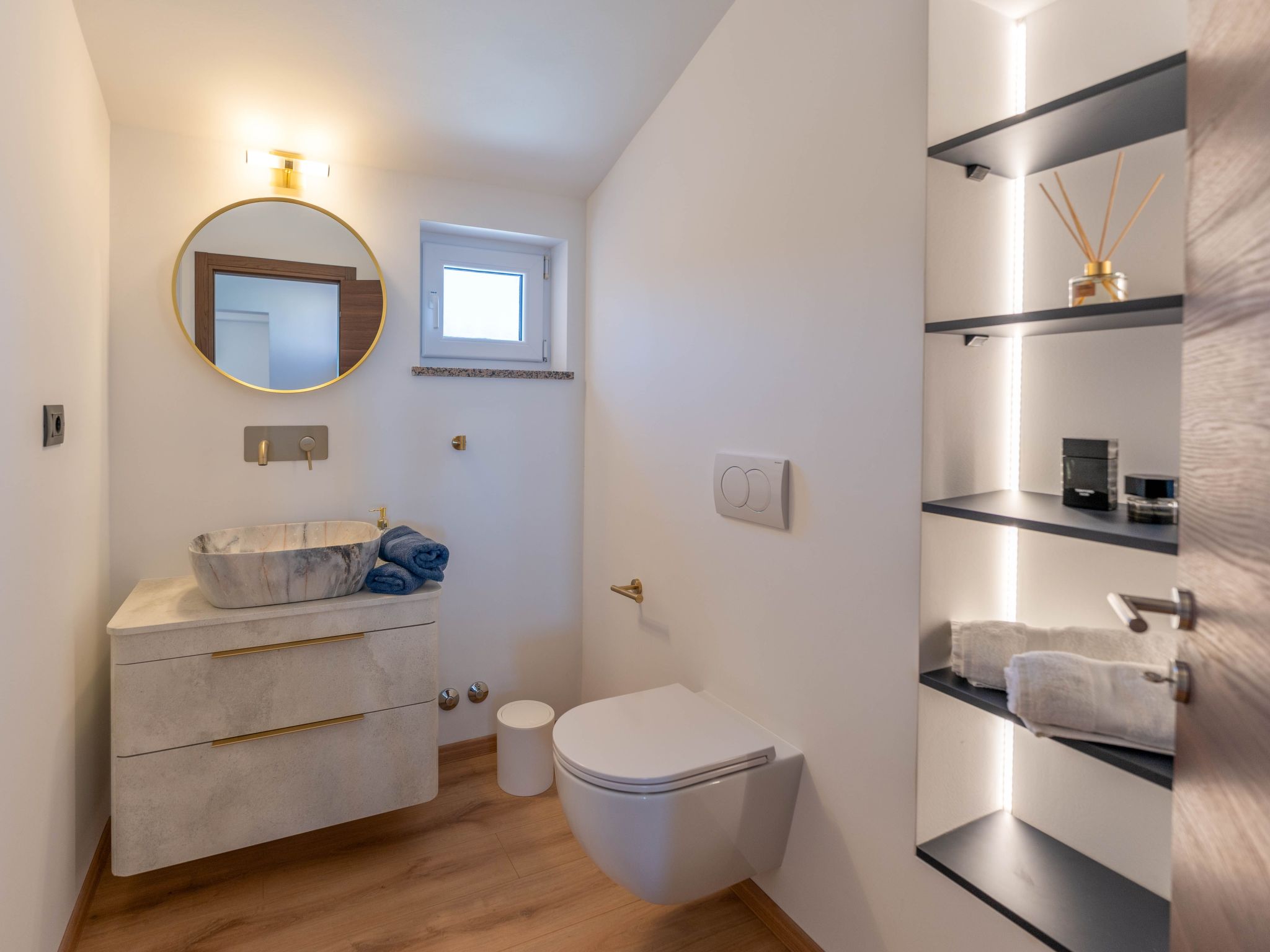 In Pula mit privatem Pool-Drinnen