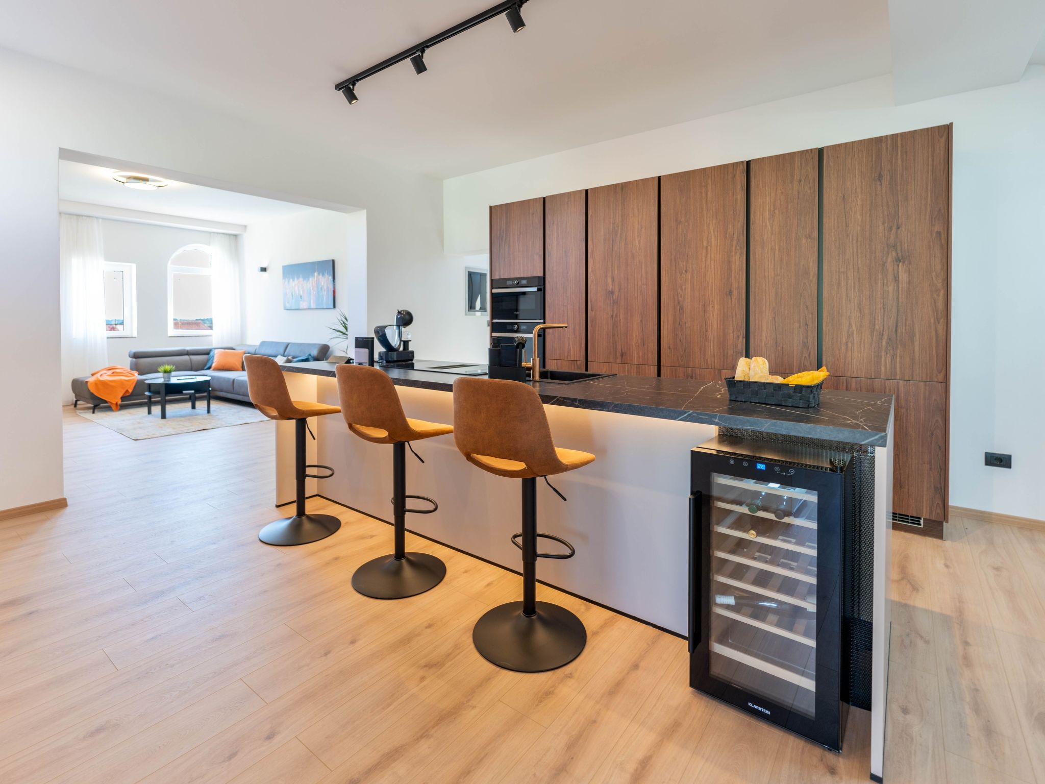 In Pula mit privatem Pool-Drinnen