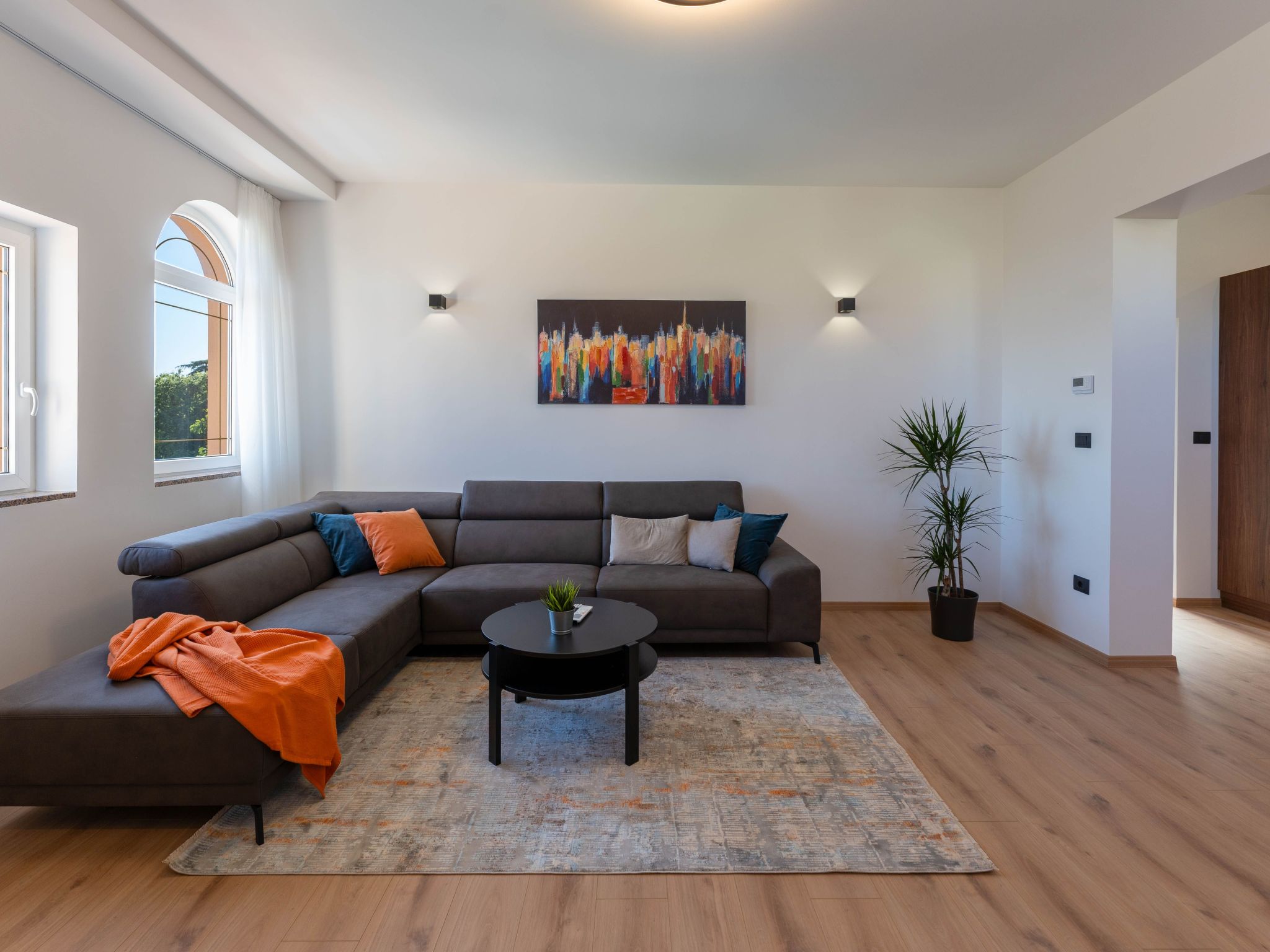 In Pula mit privatem Pool-Drinnen