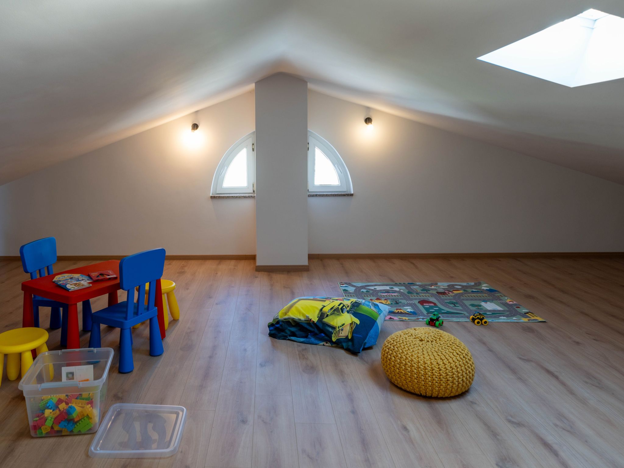 In Pula mit privatem Pool-Drinnen