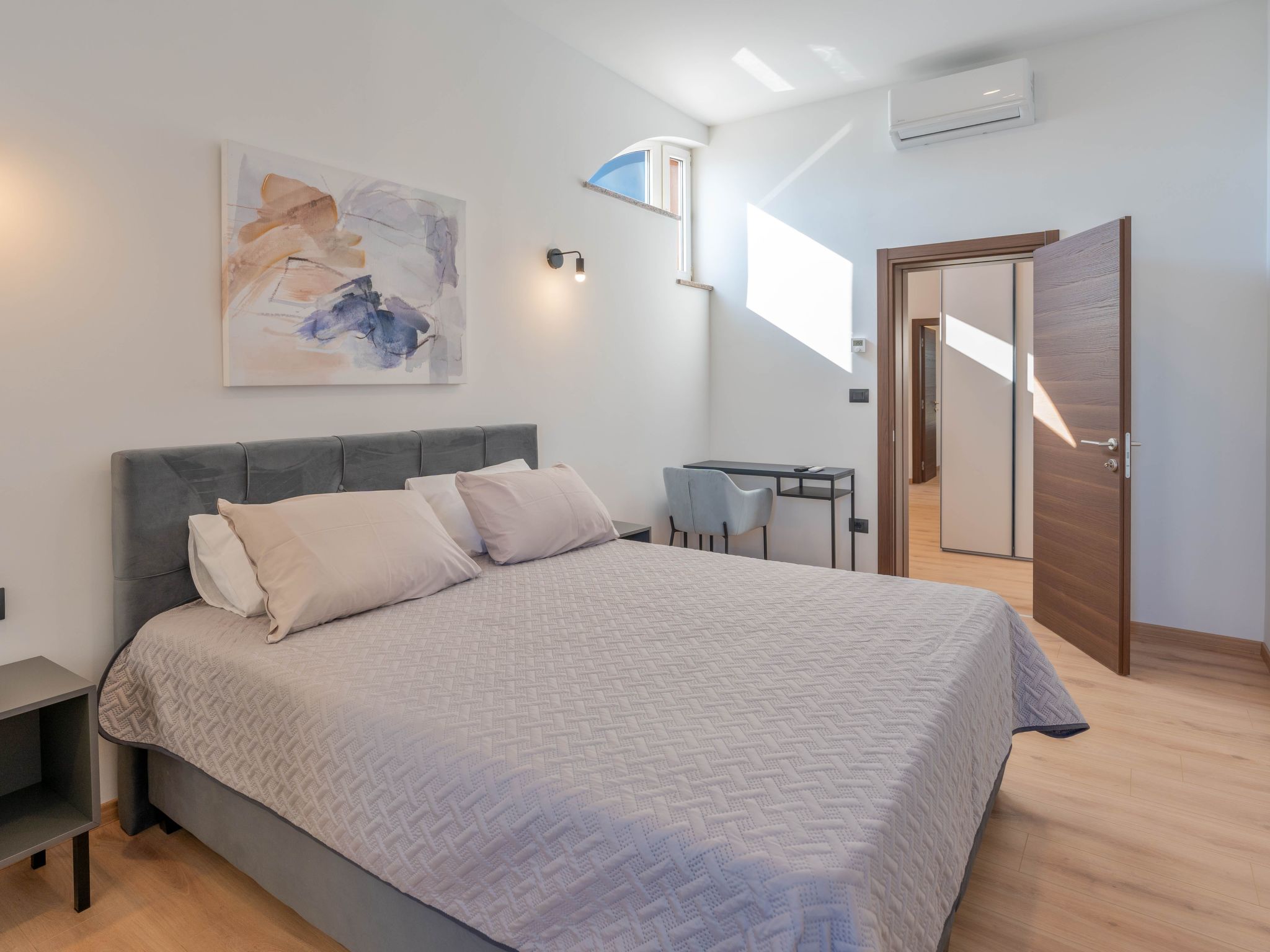 In Pula mit privatem Pool-Drinnen