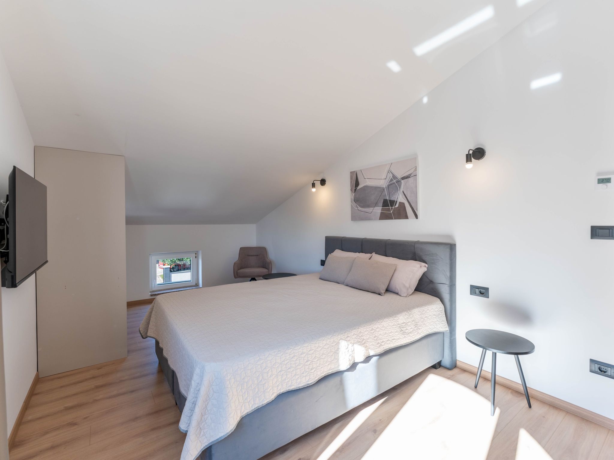 In Pula mit privatem Pool-Drinnen