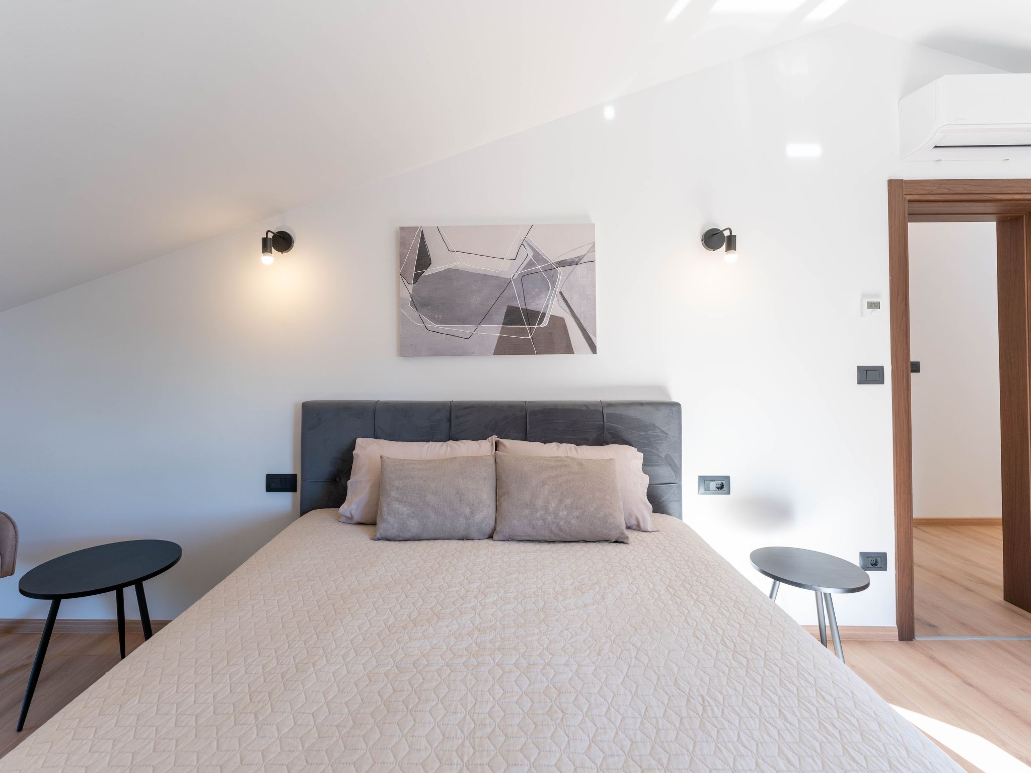 In Pula mit privatem Pool-Drinnen