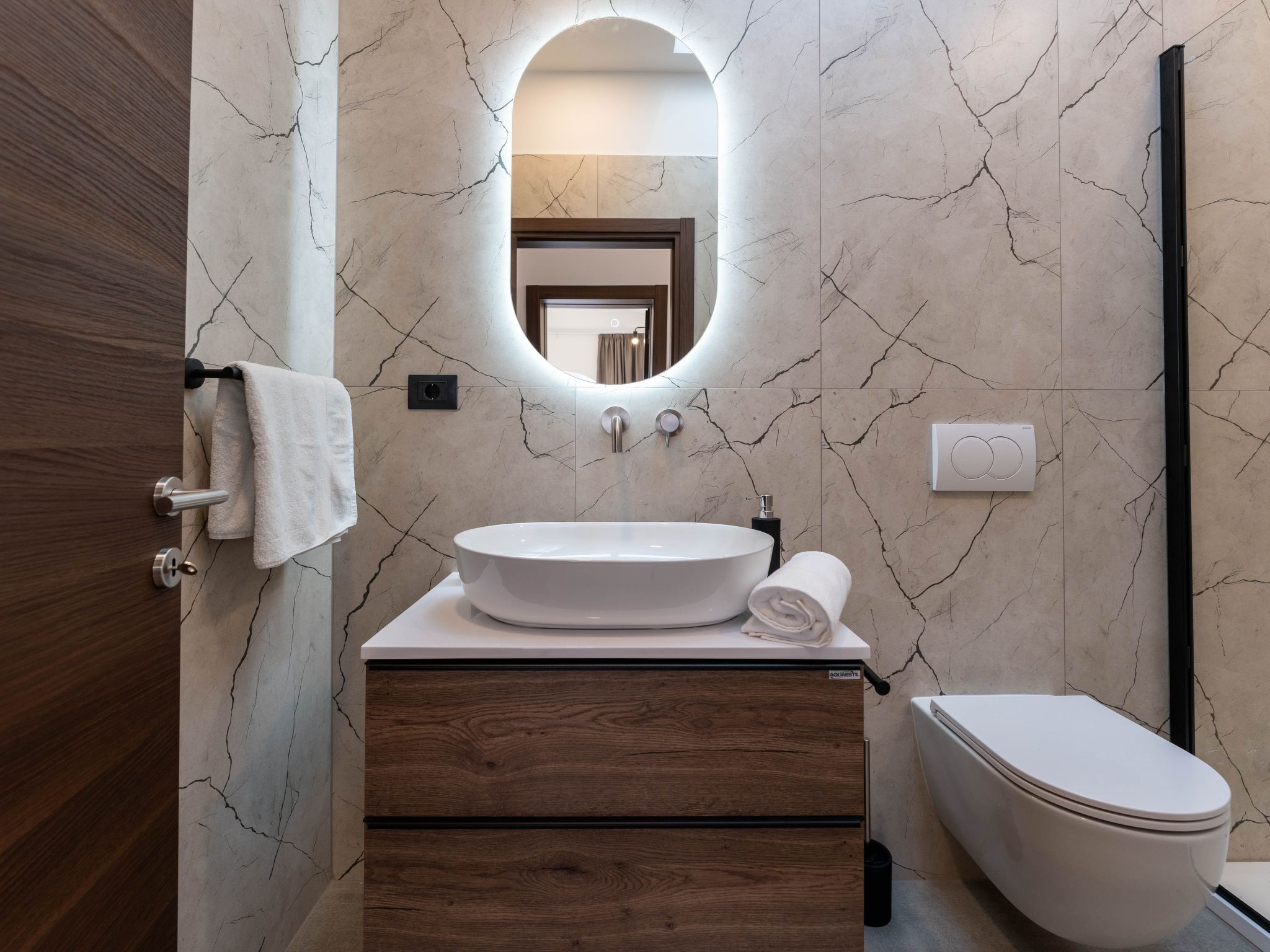 In Pula mit privatem Pool-Drinnen