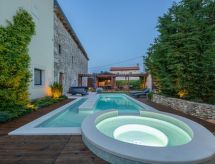 Villa Vittorina: Ruim Istrisch Vakantiehuis met Privézwembad & Sauna voor 8 - thumbnail 1