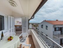 Comfortabel appartement met privézwembad op 300 meter van zee in Bokordići - thumbnail 6