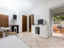Op 300 m van zee: Sfeervol appartement in Bokordici - thumbnail 3
