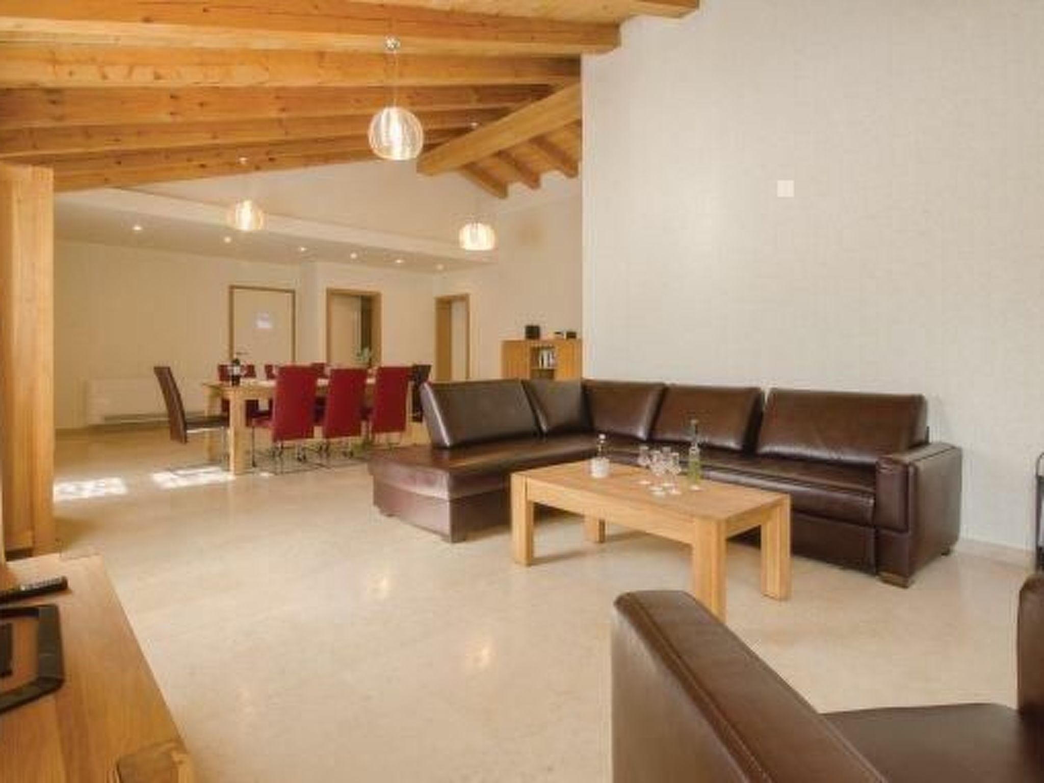 Mit Pool, Whirlpool, Terrasse und Garten - Image-tags.info